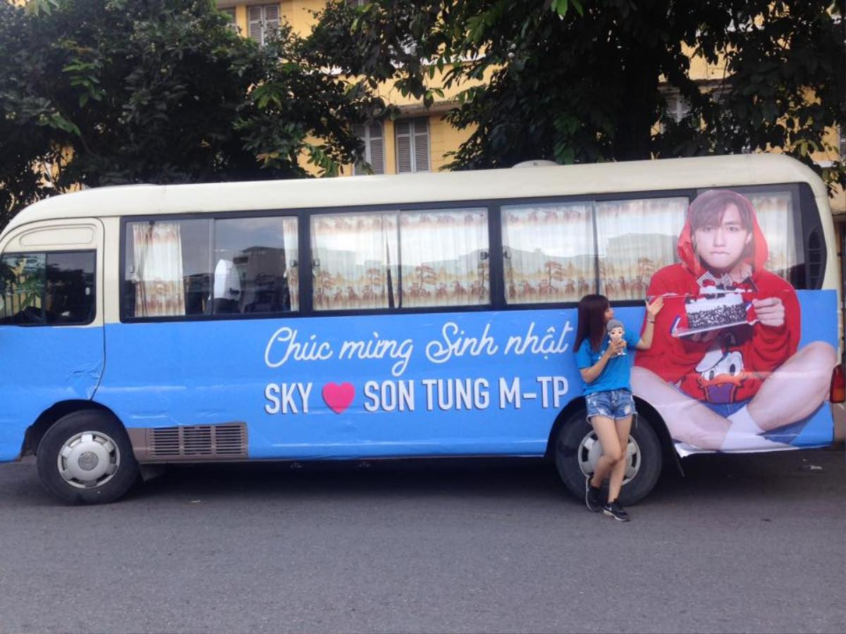 Sky 'chơi lớn' thuê hẳn 3 xe bus dán hình Sơn Tùng M-TP, diễu hành mừng sinh nhật Ảnh 5