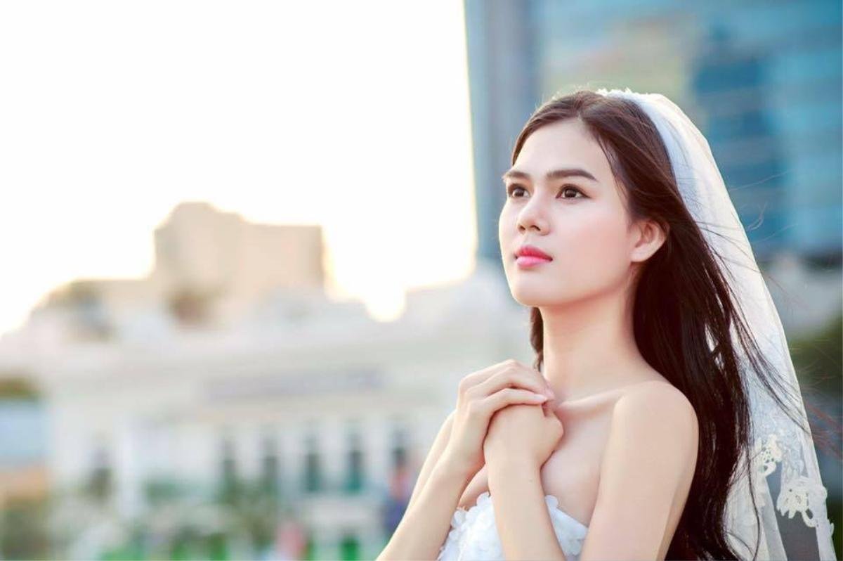 'Bản sao' hoàn hảo của Ngọc Trinh thử sức mình với The Look Online 2017 Ảnh 10