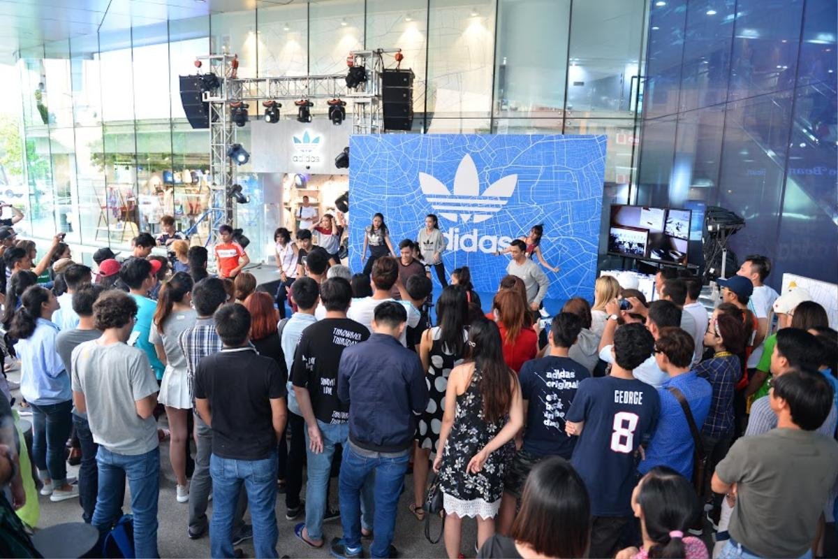 adidas khẳng định lãnh thổ giữa vùng đắc địa, các tay săn lại trên đà 'mỏng túi' dài dài Ảnh 2