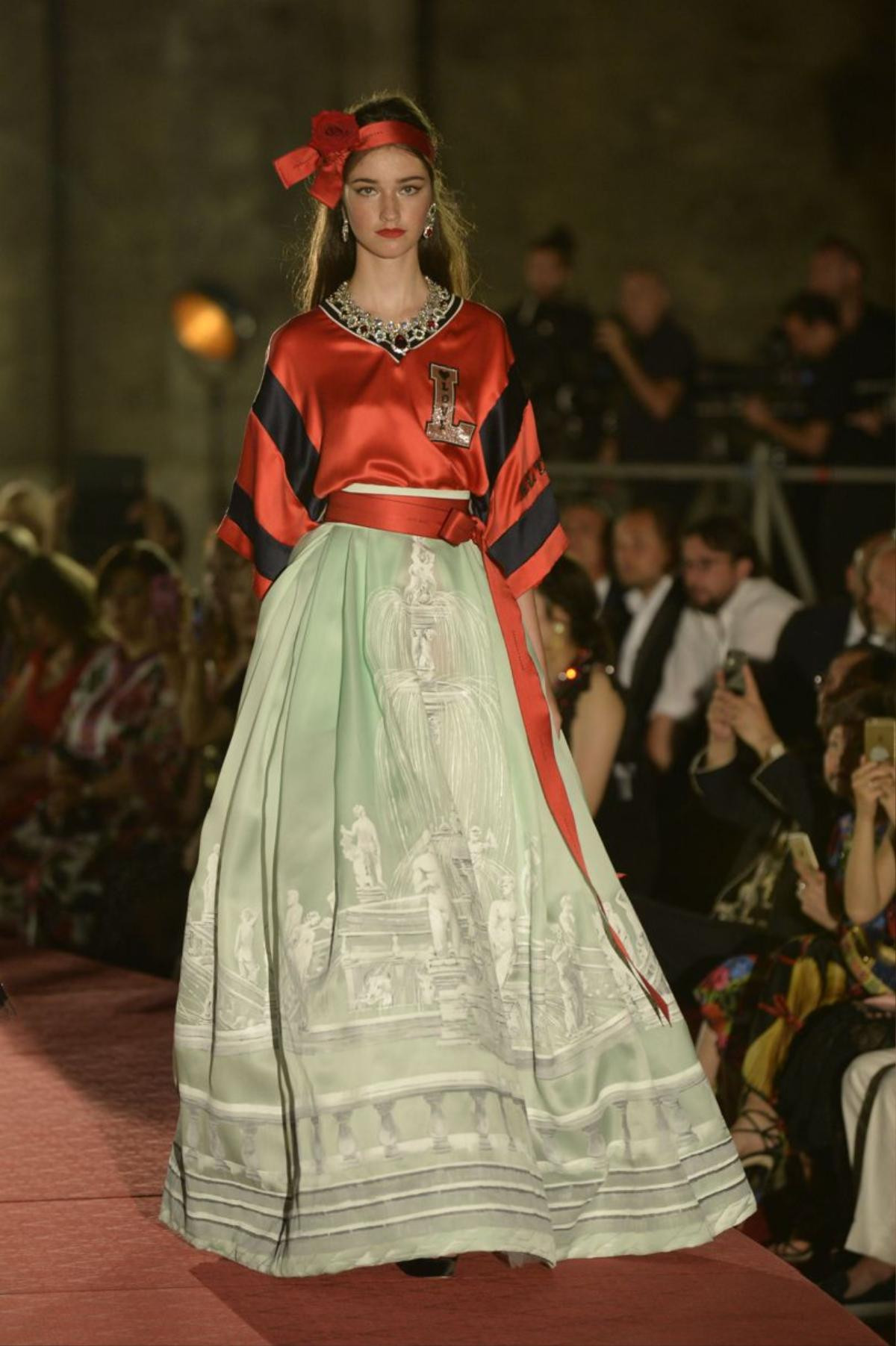 Dolce & Gabbana Alta Mode: Chìm đắm vào thiên đường xa hoa nơi hạ giới Ảnh 13