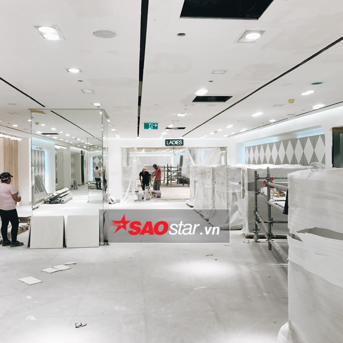 HOT: 'Tận mục sở thị' bên trong cửa hàng H&M đầu tiên đã hoàn thành 70%, Zara coi chừng đi là vừa! Ảnh 8