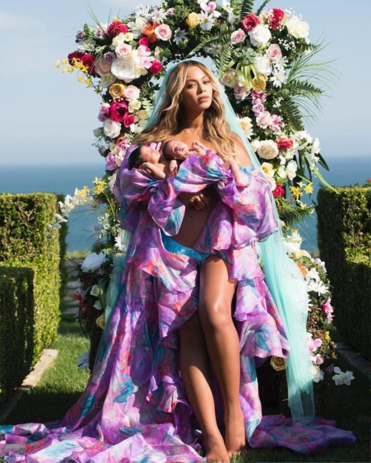 Beyonce 'gây bão' mạng xã hội khi lần đầu tiên tiết lộ hình ảnh đôi song sinh Ảnh 1