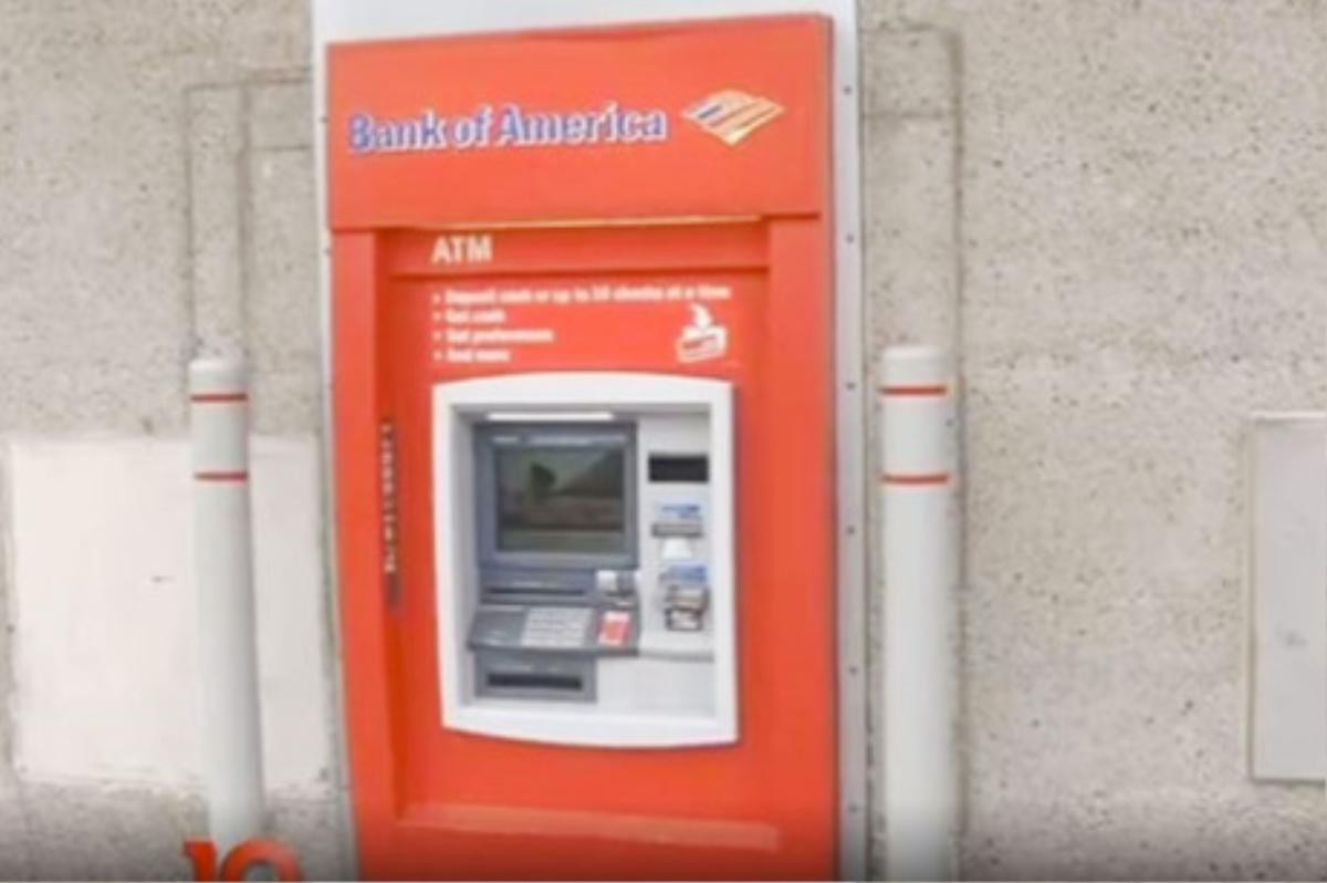 Rút tiền tại ATM bất ngờ nhận được biên lai có lời nhắn cầu cứu Ảnh 1