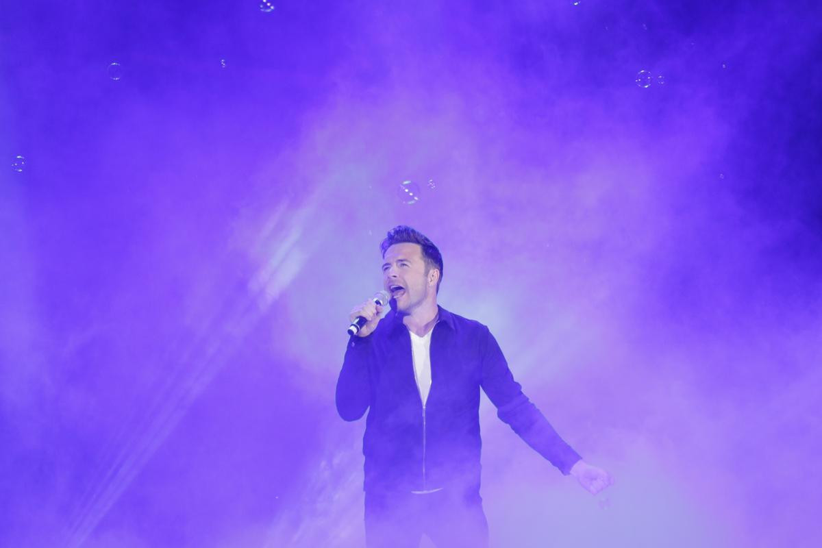 Shane Filan trở lại Việt Nam: Sau bao năm vẫn hát ngọt lịm 'My Love' thế này! Ảnh 2