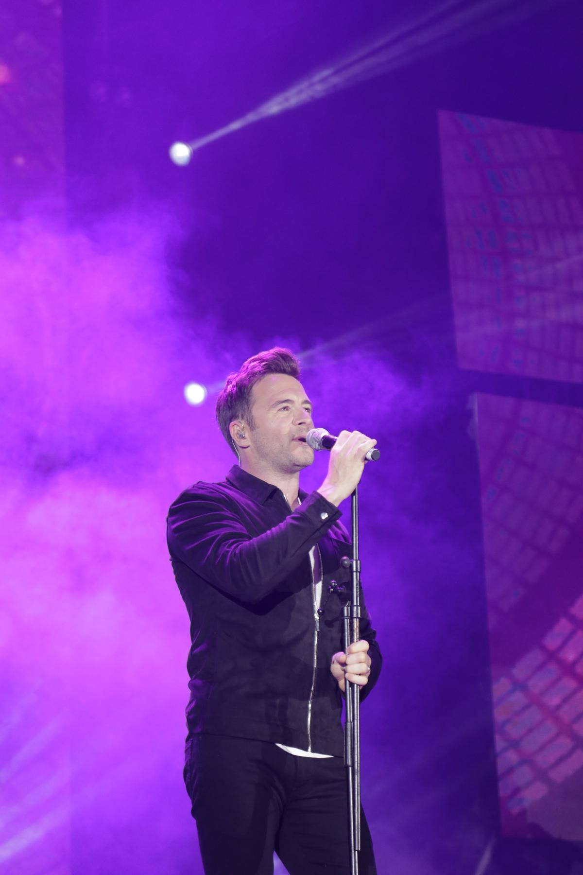 Shane Filan trở lại Việt Nam: Sau bao năm vẫn hát ngọt lịm 'My Love' thế này! Ảnh 7