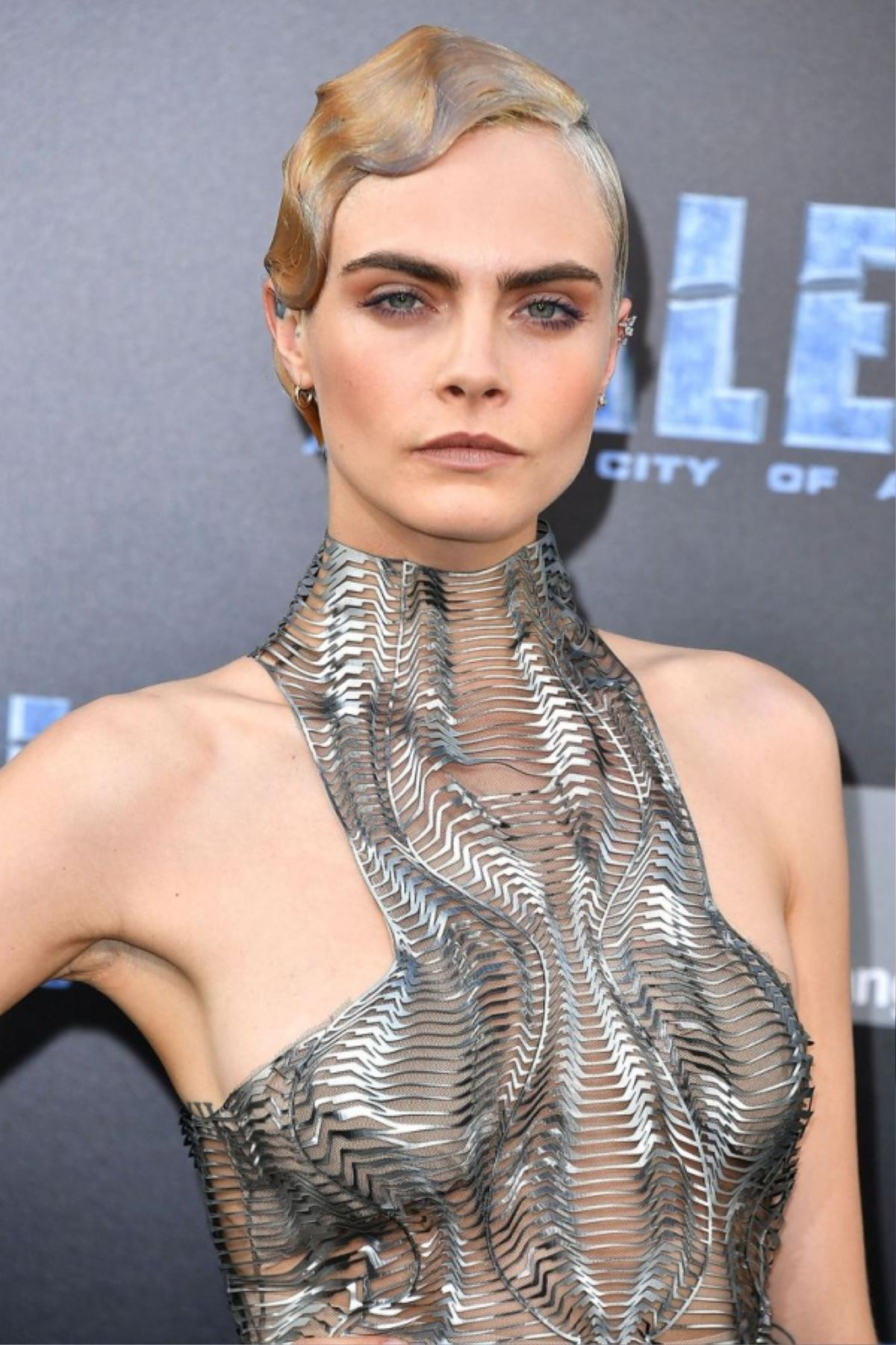 Từ ngày xuống tóc cạo đầu, chẳng hiểu sao Cara Delevingne cứ đẹp quá đáng! Ảnh 4