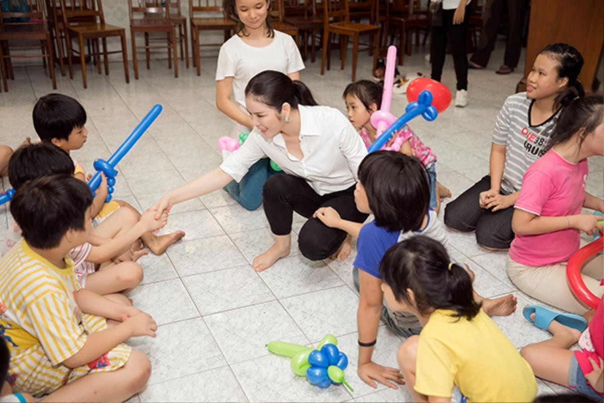 Phủ nhận tin đồn sắp kết hôn, Lý Nhã Kỳ giản dị đi từ thiện nhân dịp tuổi mới Ảnh 3