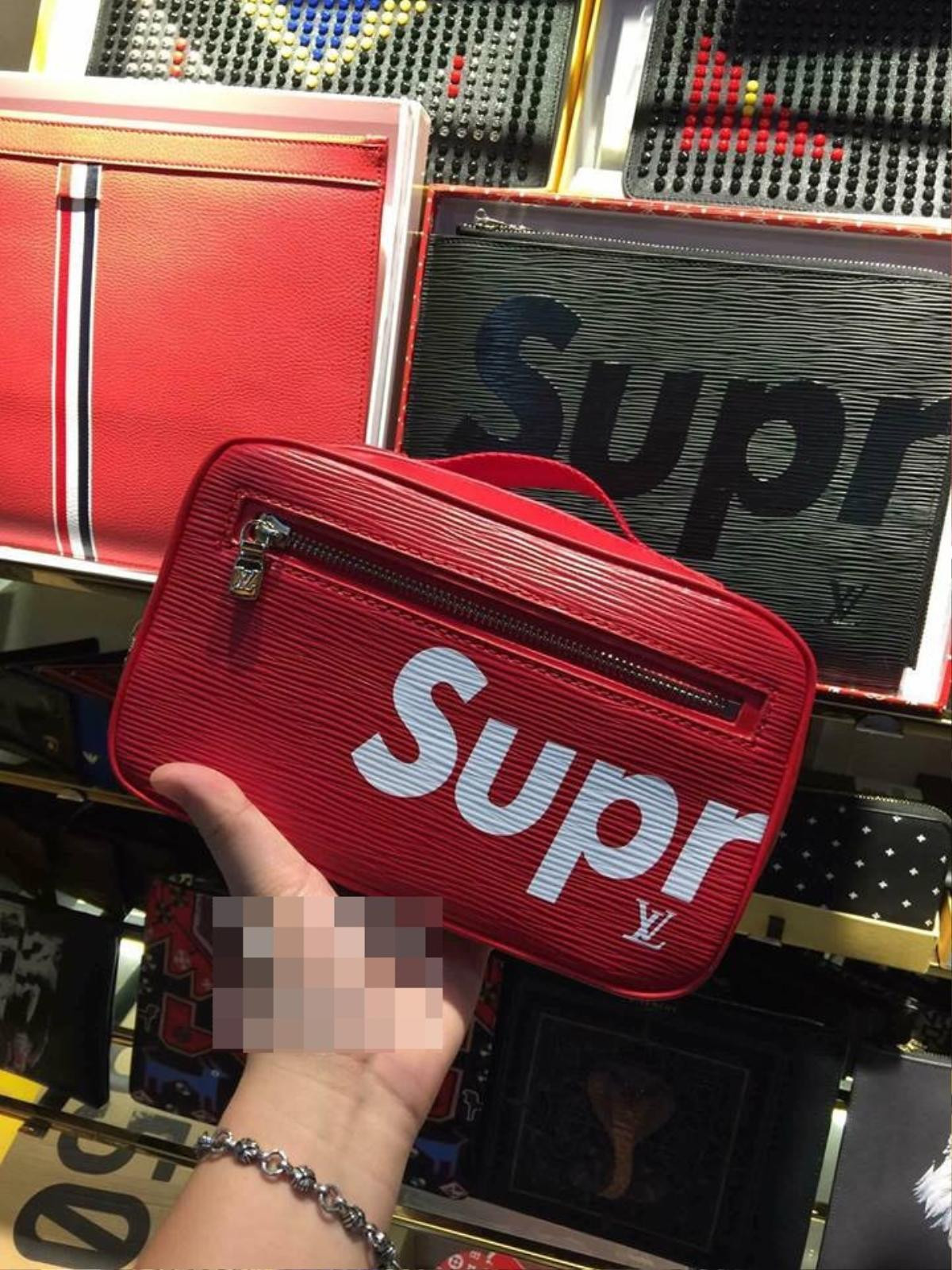 Sao đây các 'homie', chúng ta đang nhìn Louis Vuitton x Supreme… dây Dior đấy! Ảnh 8