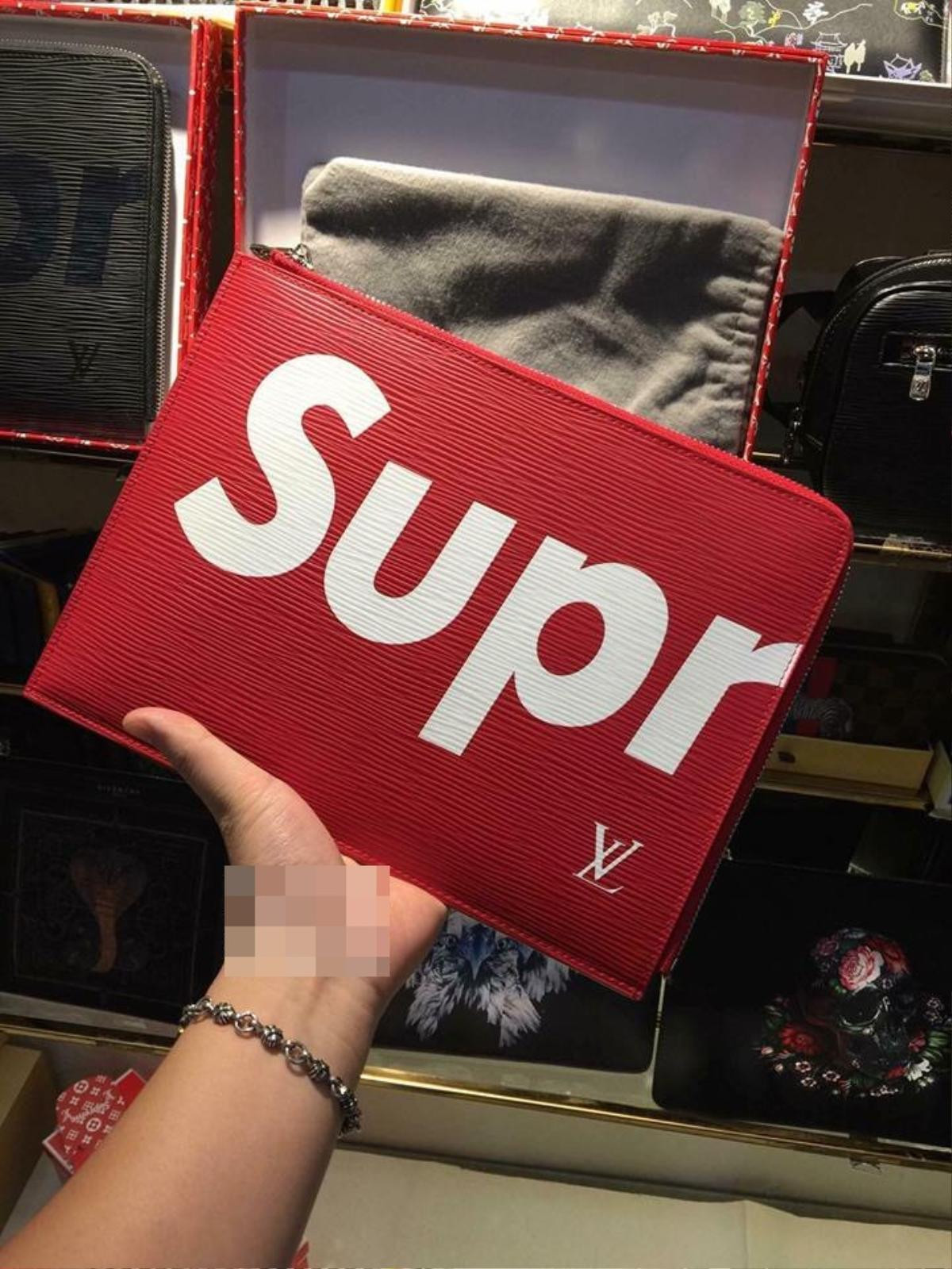 Sao đây các 'homie', chúng ta đang nhìn Louis Vuitton x Supreme… dây Dior đấy! Ảnh 7