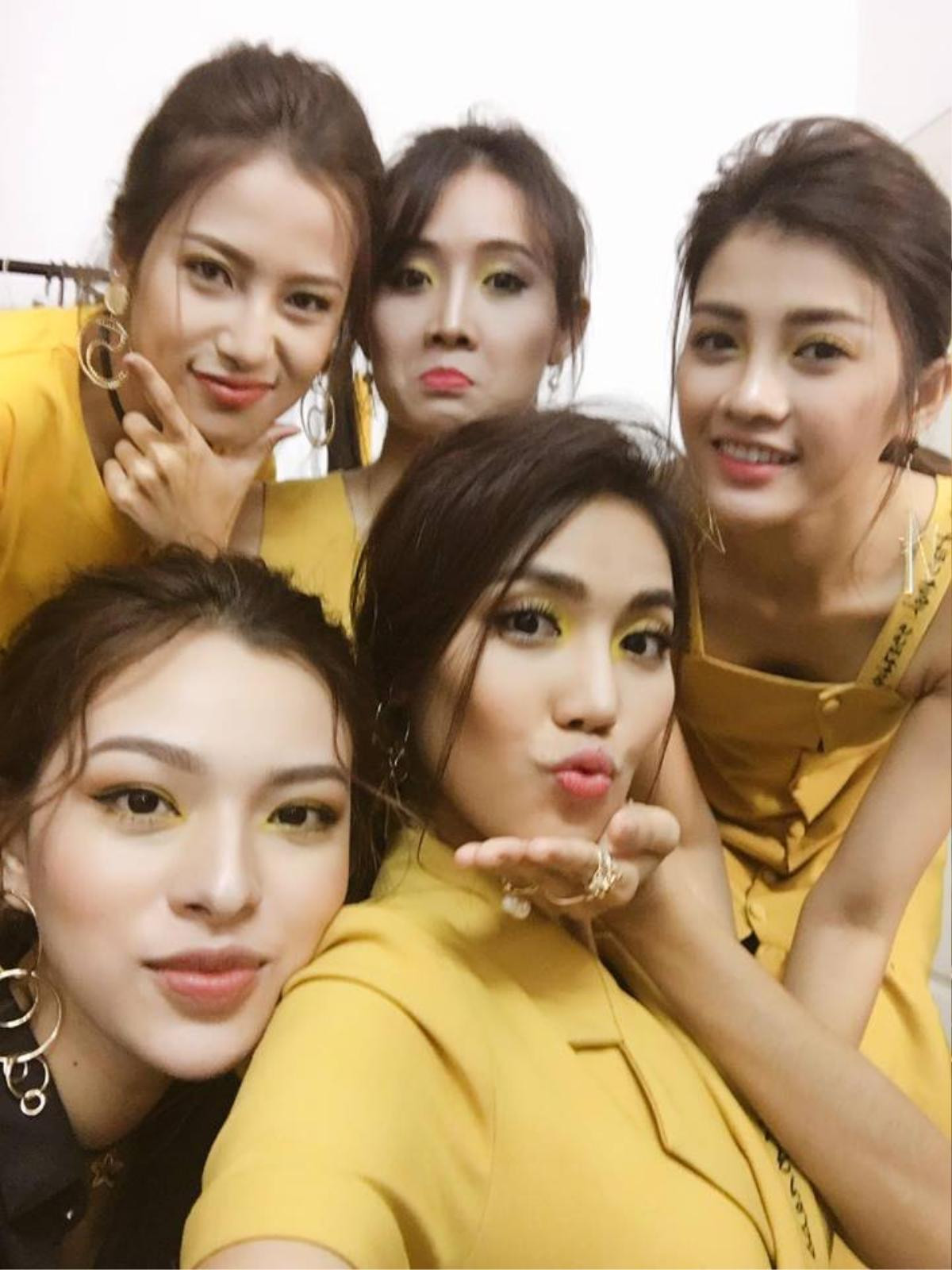 Lan Khuê khoe ảnh chụp team The Face 'thật là vàng tươi' khiến fan phấn khích Ảnh 2