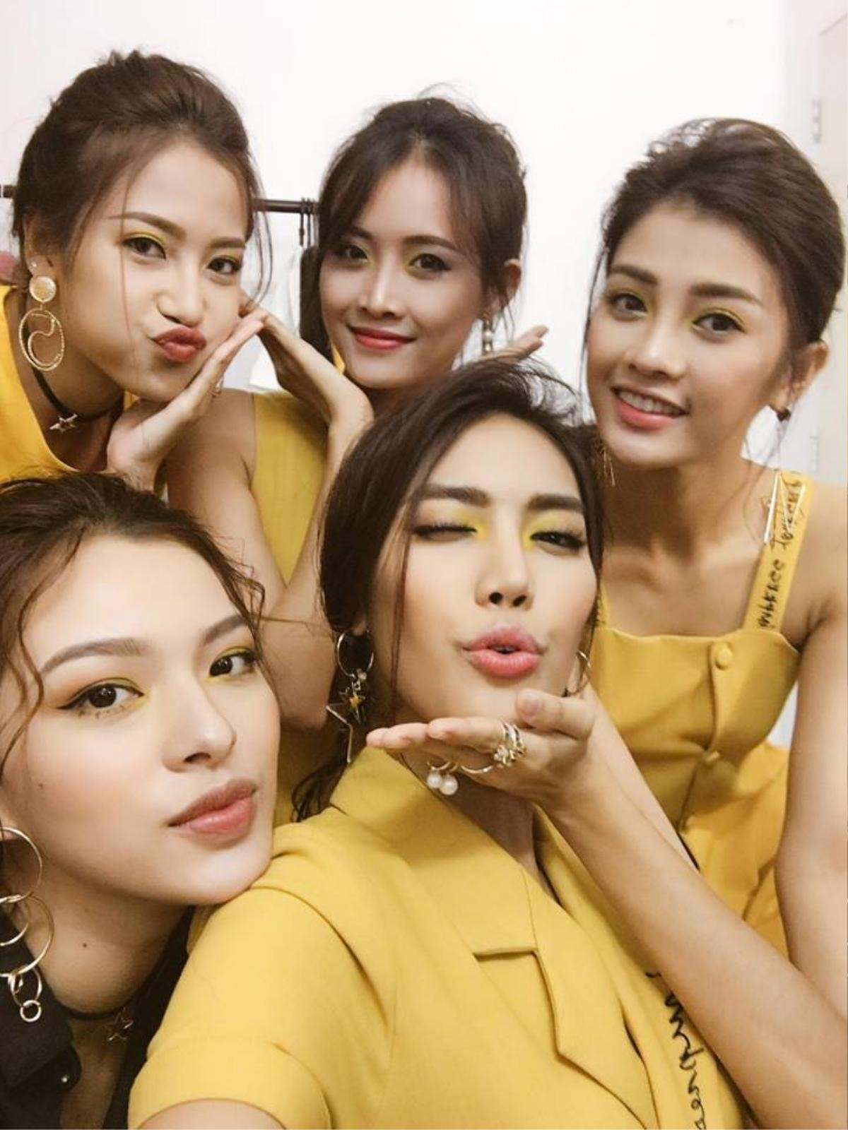 Lan Khuê khoe ảnh chụp team The Face 'thật là vàng tươi' khiến fan phấn khích Ảnh 3