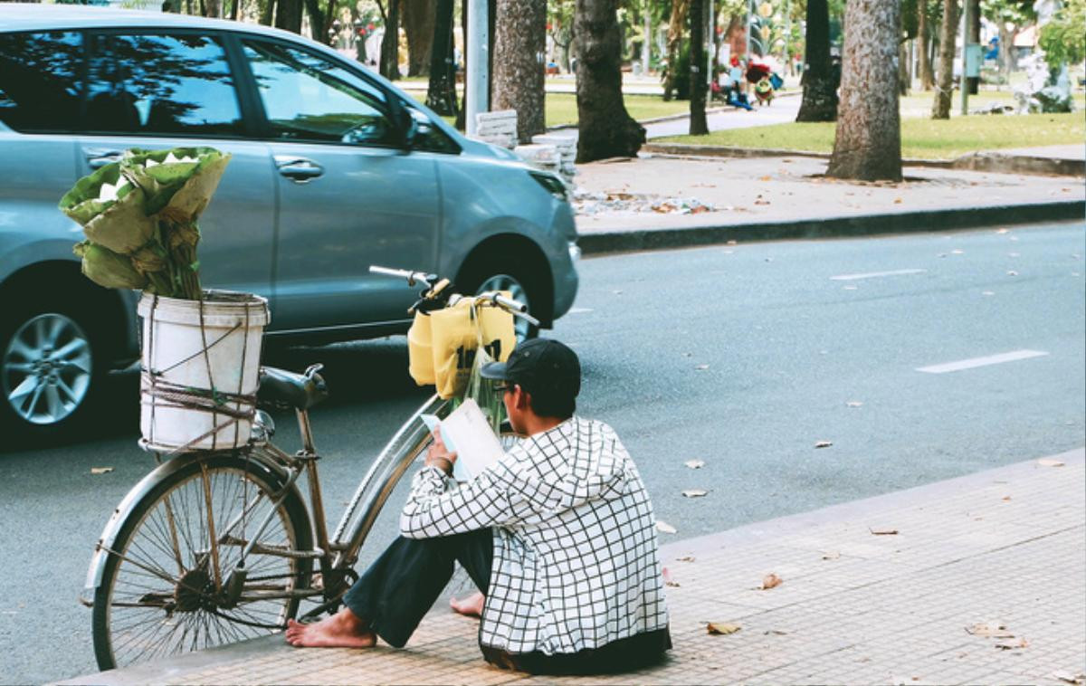 Hè của con nhà nghèo: Bán sen, bán trái cây, bán chè… nhưng vẫn vui biết bao vì giúp được bố mẹ Ảnh 7