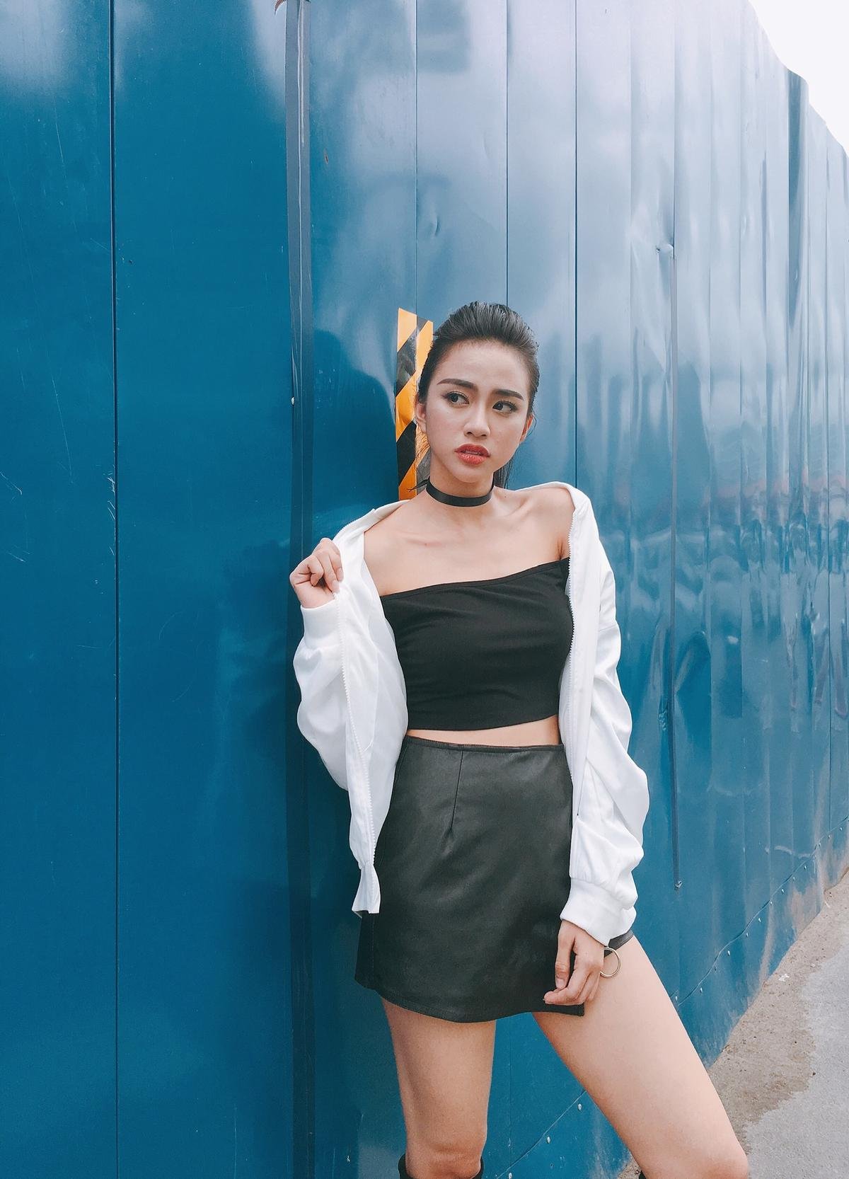 Thiên Nga khoe streetstyle đầy cá tính với hai sắc trắng - đen đối lập Ảnh 3