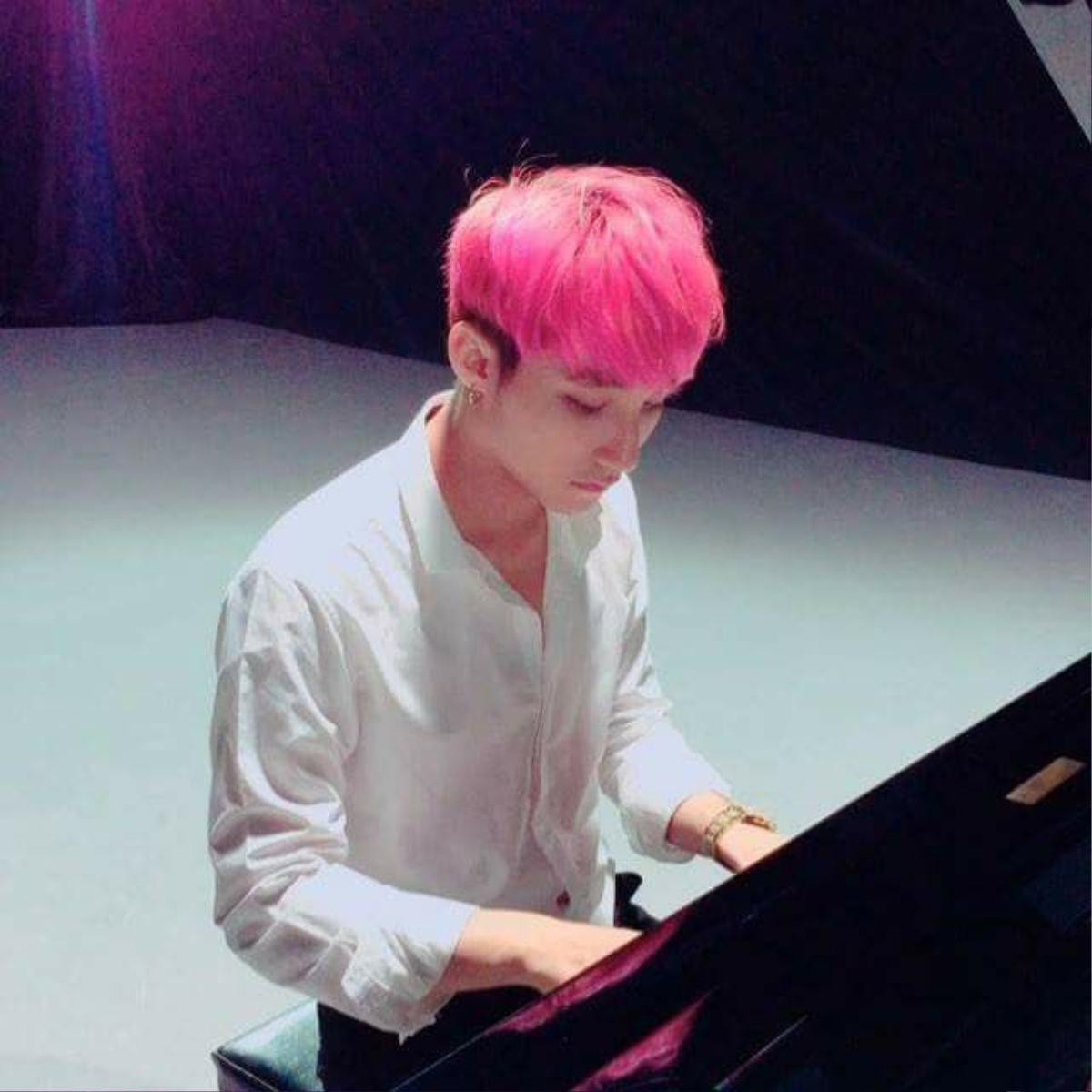 Chẳng thể ngờ có ngày Sơn Tùng lại chơi piano 'Người ta nói' ngọt đến thế này Ảnh 1