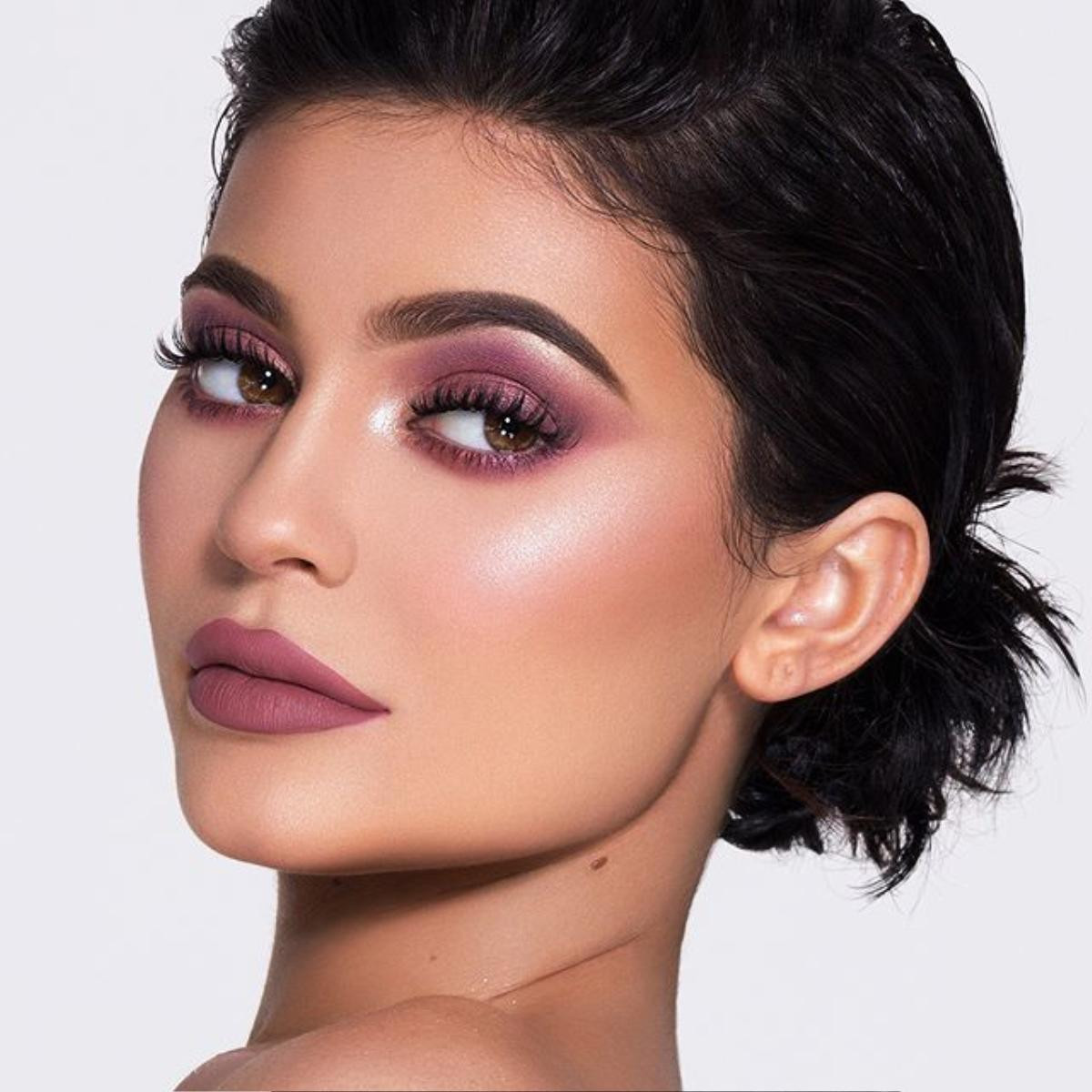 Kylie Cosmetics lại làm các fan 'cháy túi' vì sắp tung ra BST mới xinh mê hồn! Ảnh 1