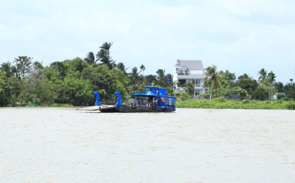 Chìm tàu trên sông Sài Gòn, 2 mẹ con mất tích Ảnh 1