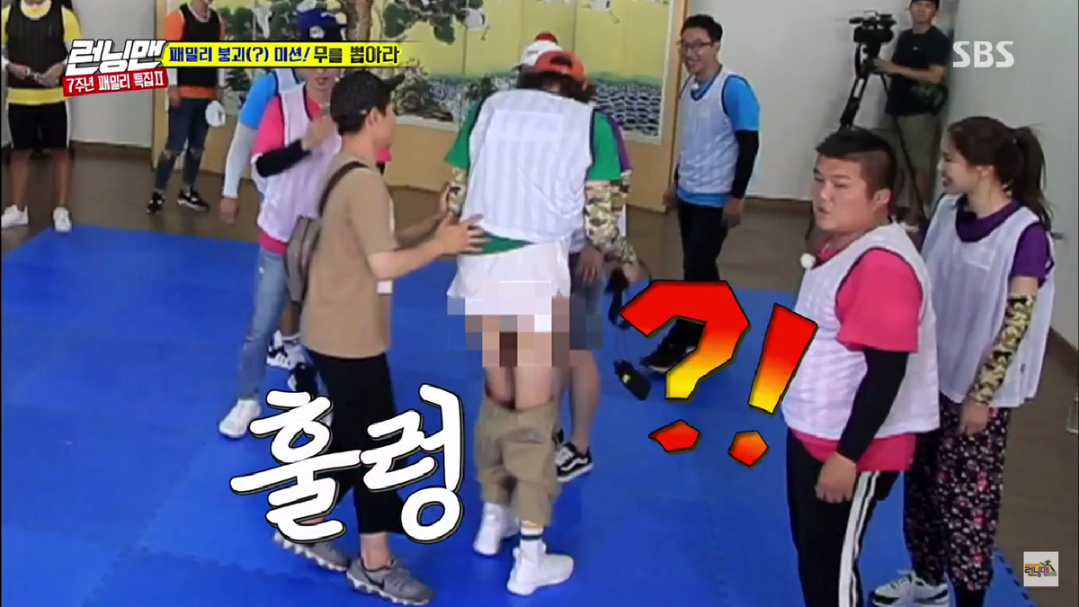 Lee Kwang Soo ‘bán nude’ nhiều đến choáng váng trong tập kỉ niệm 7 năm Running Man Ảnh 2