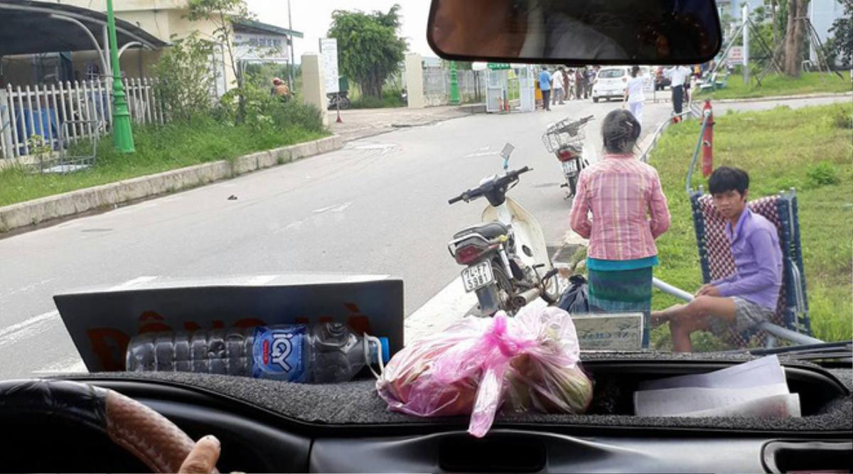 Cậu bé nghèo bị bệnh và hành động bất ngờ của người đàn ông lạ mặt trên chuyến xe khách Ảnh 3