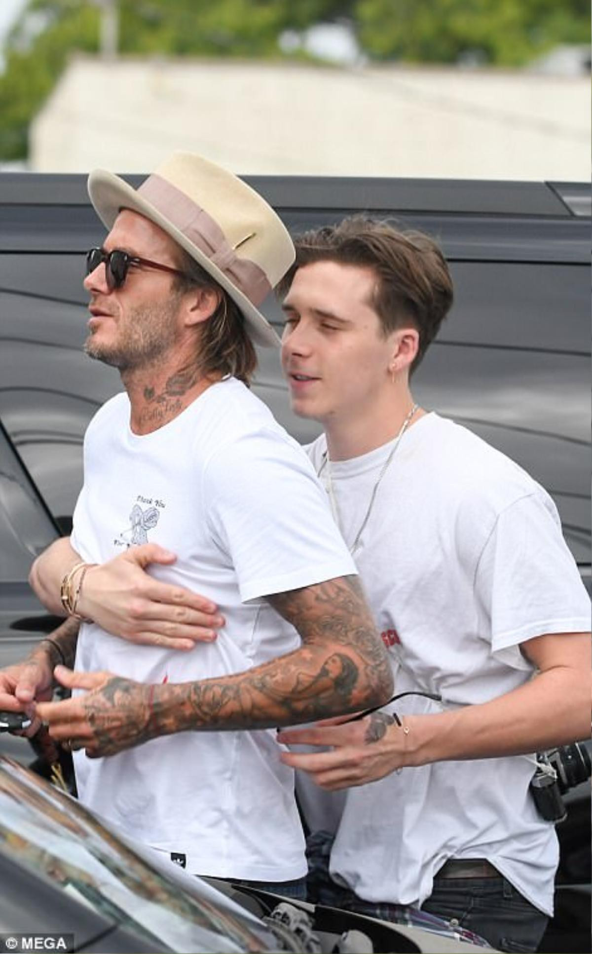 Từ bỏ ánh hào quang của bố mẹ, Brooklyn Beckham muốn 'ẩn thân' lập nghiệp riêng Ảnh 7