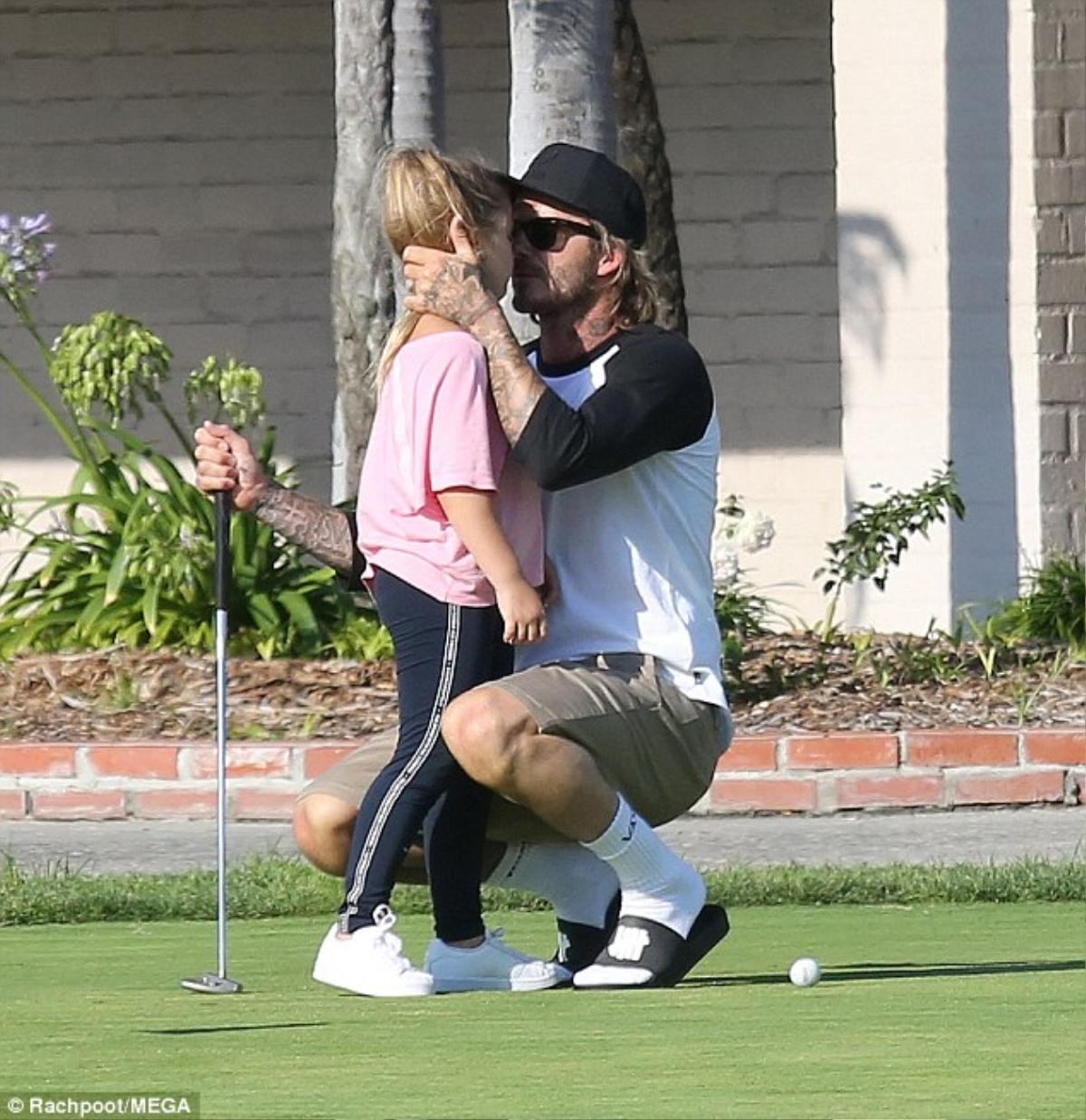 Dân mạng 'cầu xin' David Beckham đừng biến bé Harper thành golf thủ Ảnh 4