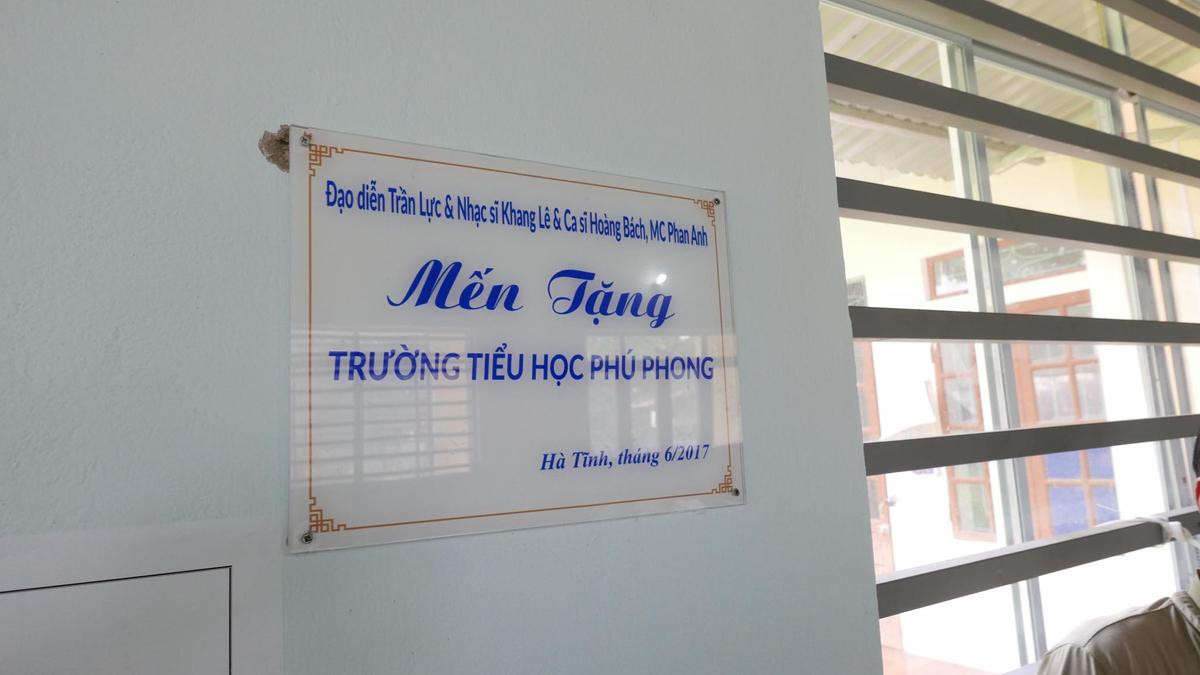 MC Phan Anh cùng dàn sao Việt quyên tặng bể bơi di động tổng trị giá trăm triệu đồng cho học sinh miền Trung Ảnh 6