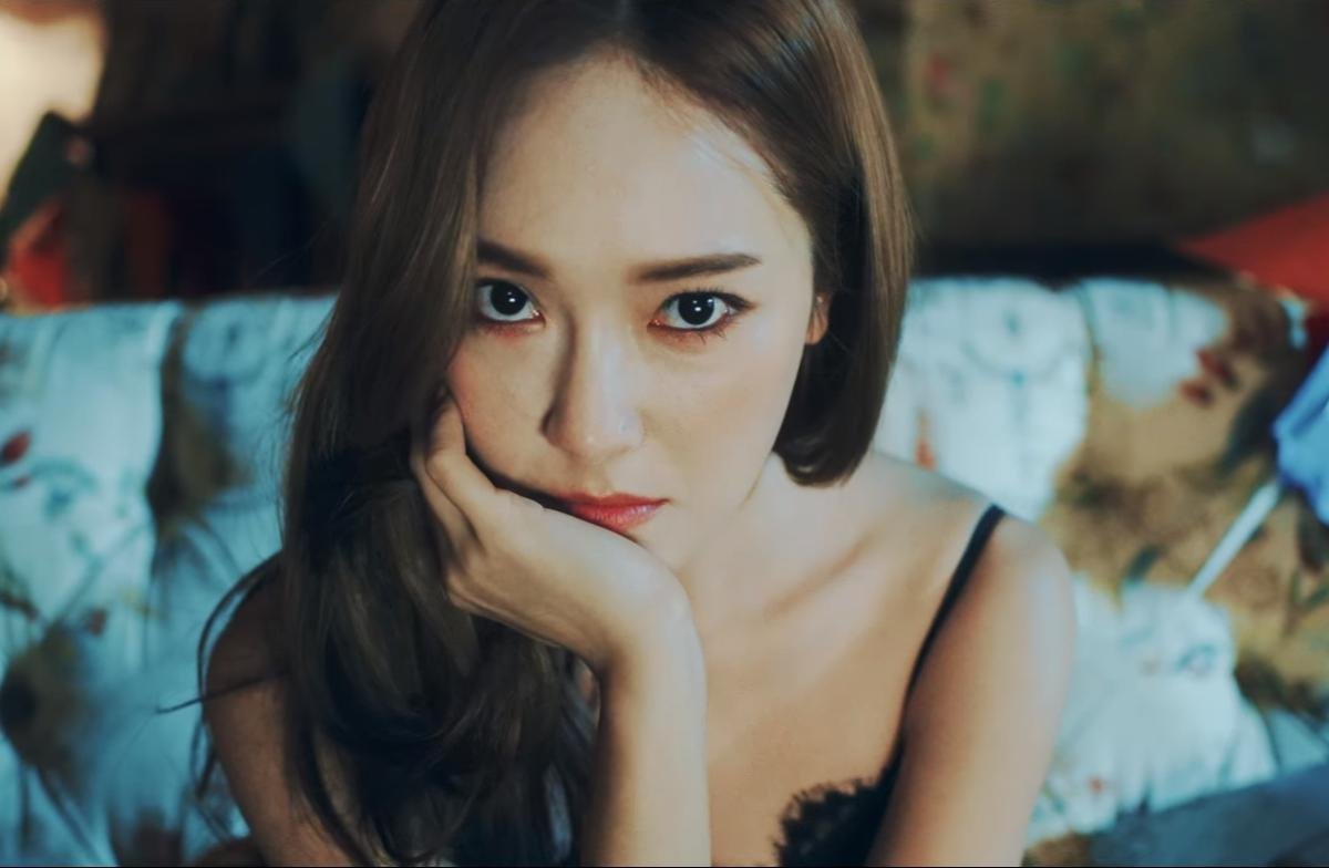 Jessica Jung khóc nghẹn ngào trong MV kỷ niệm 10 năm debut Ảnh 1