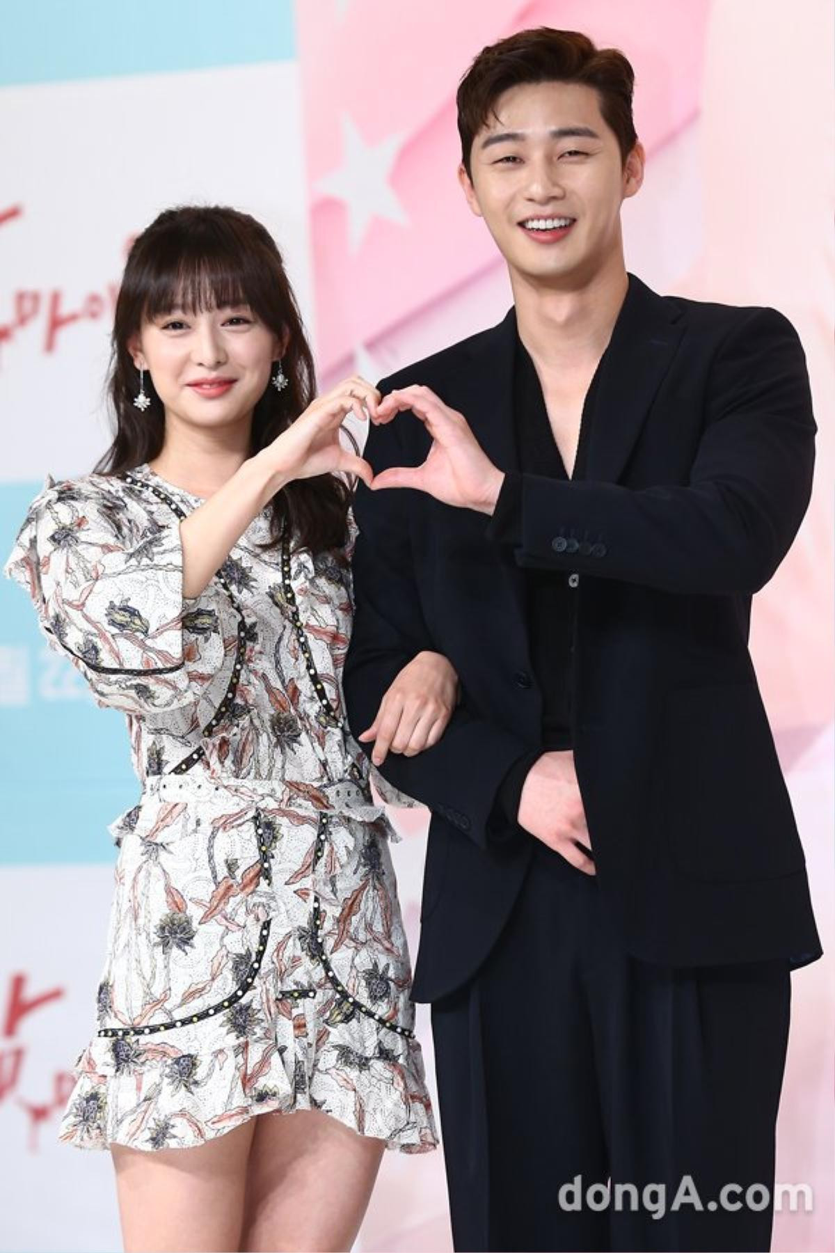 Park Seo Joon nói về chuyện hẹn hò với Kim Ji Won Ảnh 1