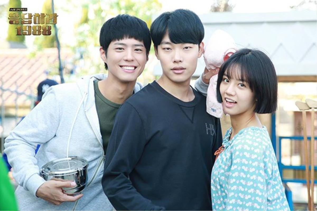 Trước khi 'lội ngược dòng' ngoài đời, Jun Yeol - Hyeri từng tình tứ thế này trên phim Ảnh 2