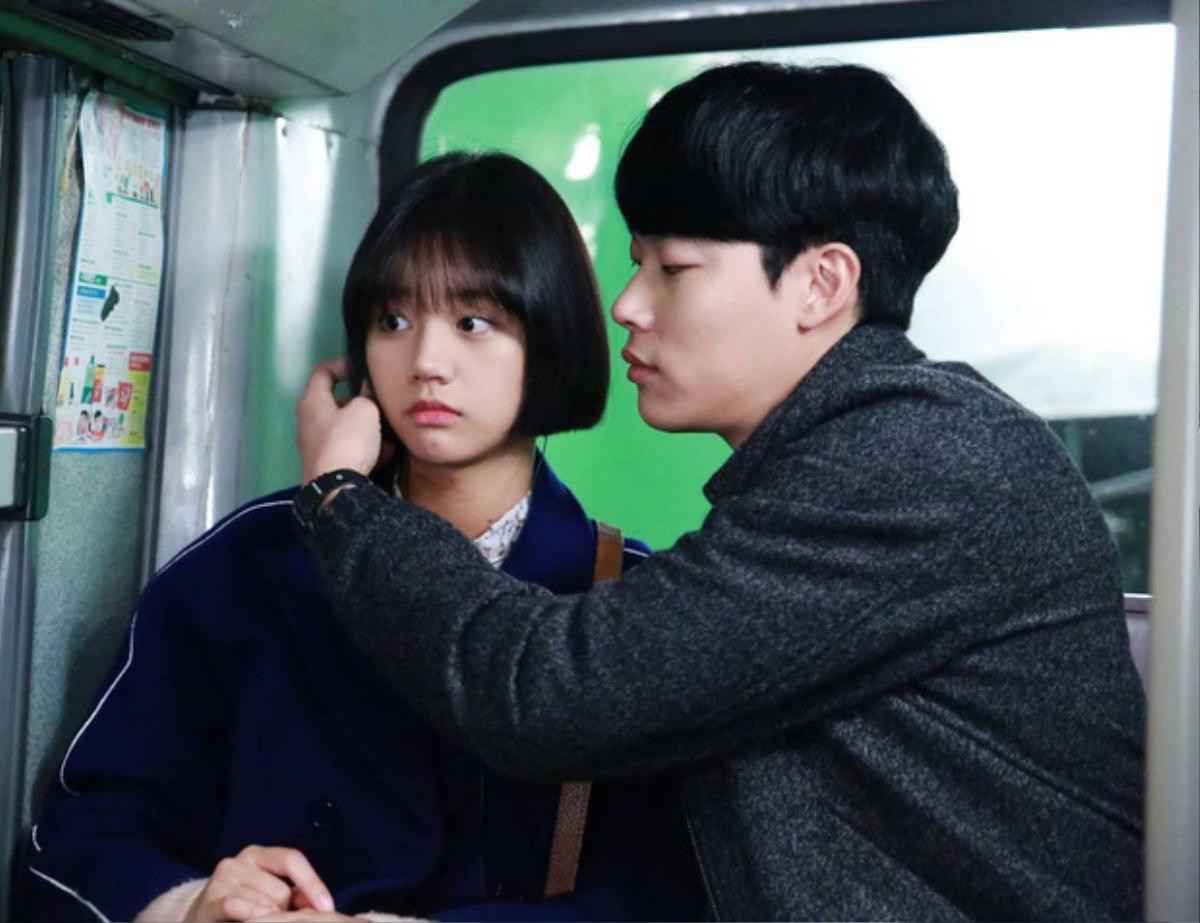 Trước khi 'lội ngược dòng' ngoài đời, Jun Yeol - Hyeri từng tình tứ thế này trên phim Ảnh 25