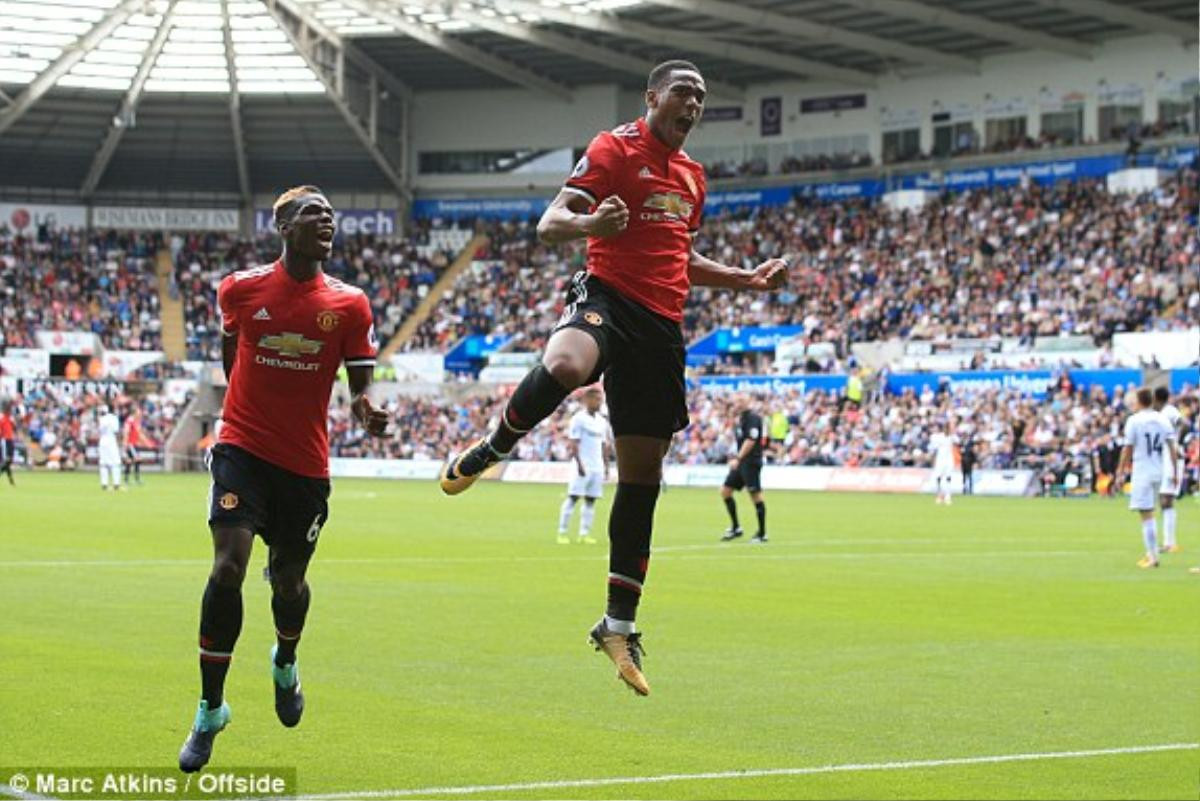 Tam tấu Lukaku - Pogba - Martial tỏa sáng: MU hủy diệt Swansea Ảnh 4