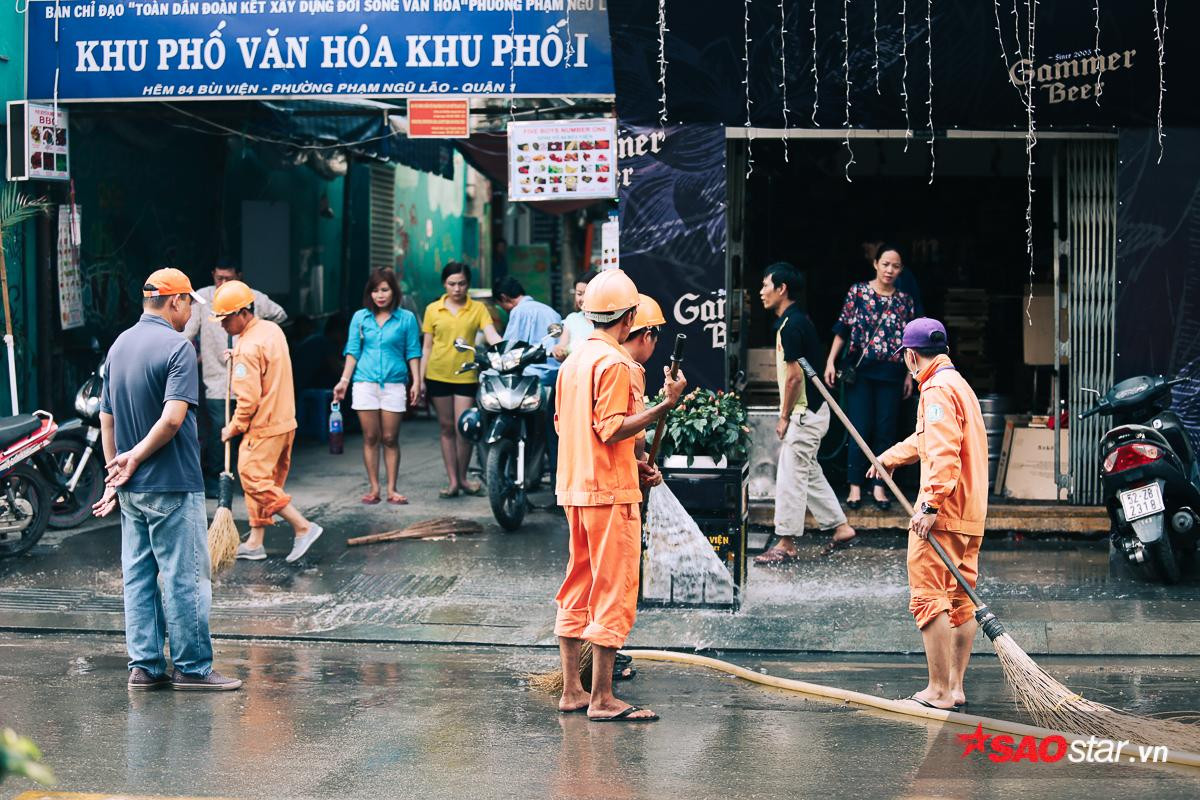 Phố Tây Bùi Viện khoác áo mới trong đêm đầu tiên trở thành phố đi bộ Ảnh 1