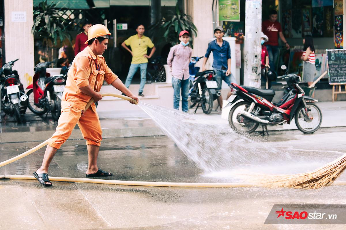 Phố Tây Bùi Viện khoác áo mới trong đêm đầu tiên trở thành phố đi bộ Ảnh 3