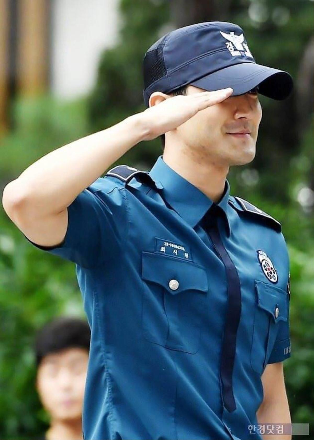 Siwon (Super Junior) xuất hiện rạng rỡ trong vòng vây người hâm mộ Ảnh 11