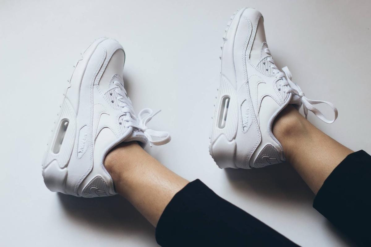 Thảm họa sneakers trong tà áo truyền thống, vì sao nên nỗi? Ảnh 8