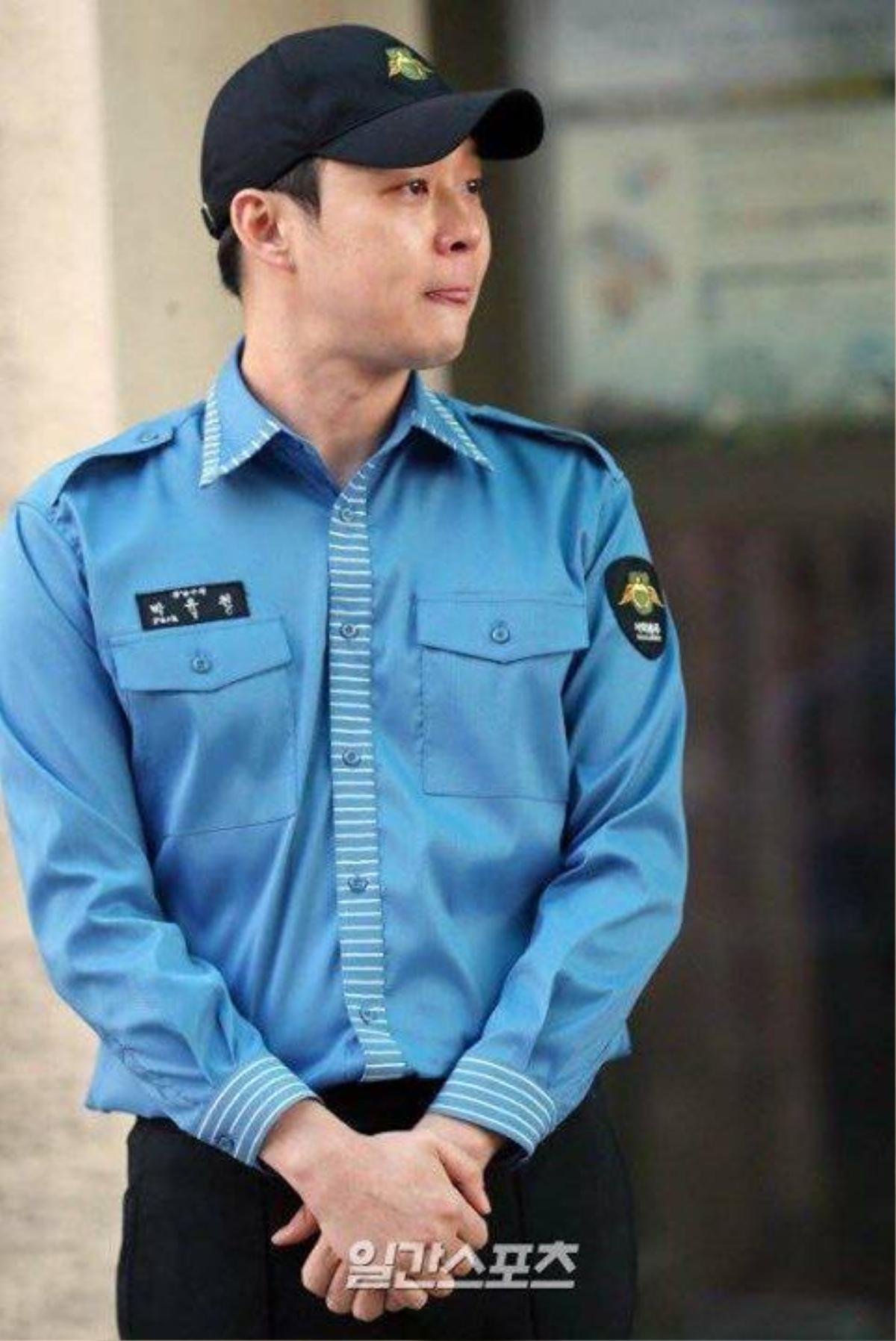 Park Yoochun ôm mặt xúc động vì được fan chào đón trong ngày xuất ngũ Ảnh 4