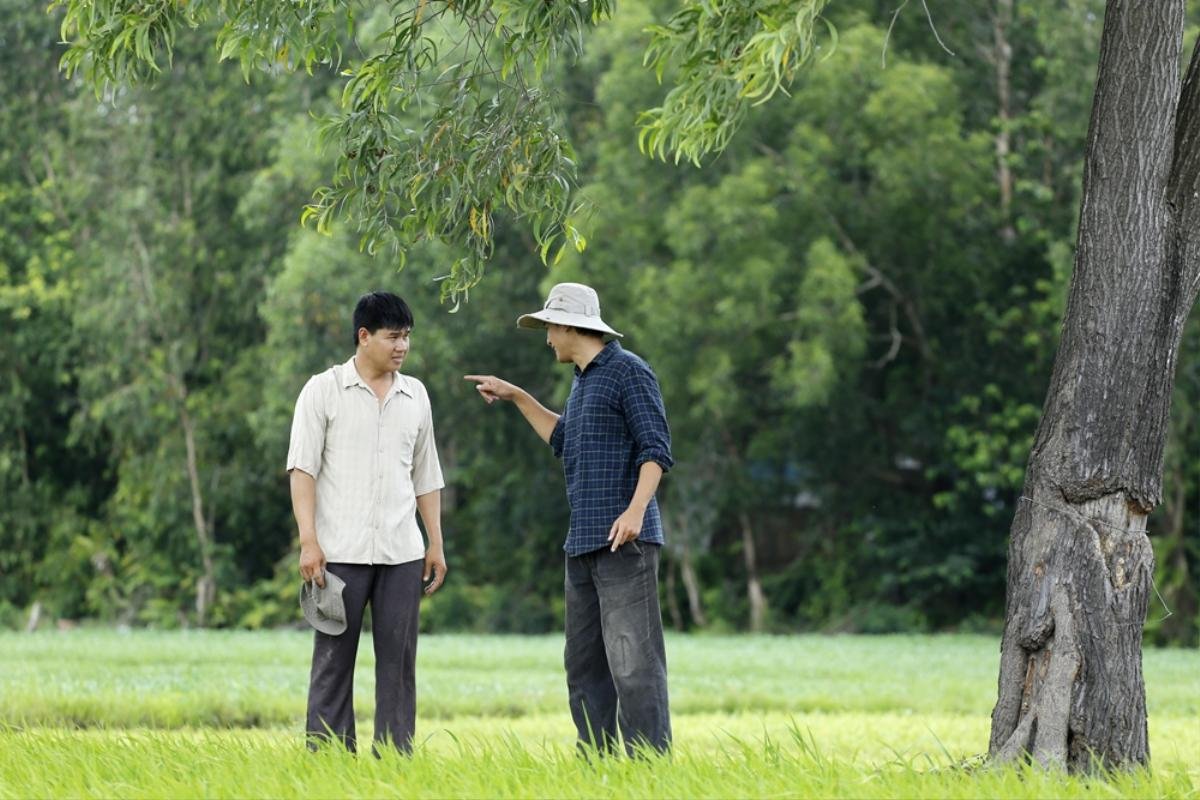 'Bá đạo' đến mức diện áo dài cưới tắm heo, chắc chỉ có Thúy Diễm trong 'Vợ chồng Đậu thời @' Ảnh 8