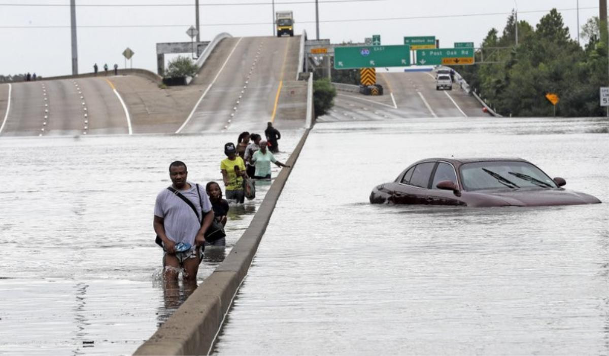 Siêu bão thập kỷ nhấn chìm Houston Ảnh 2