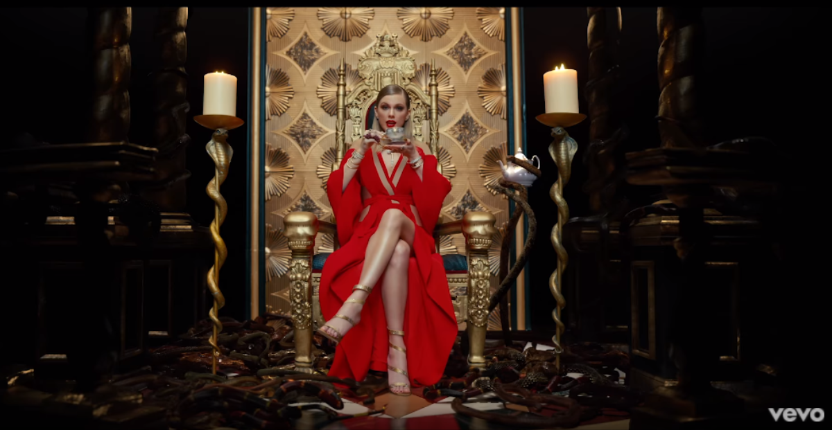 Kho trang phục 'dát vàng' trong MV 'Look What You Made Me Do của Taylor Swift có khiến bạn phải bật ngửa? Ảnh 1