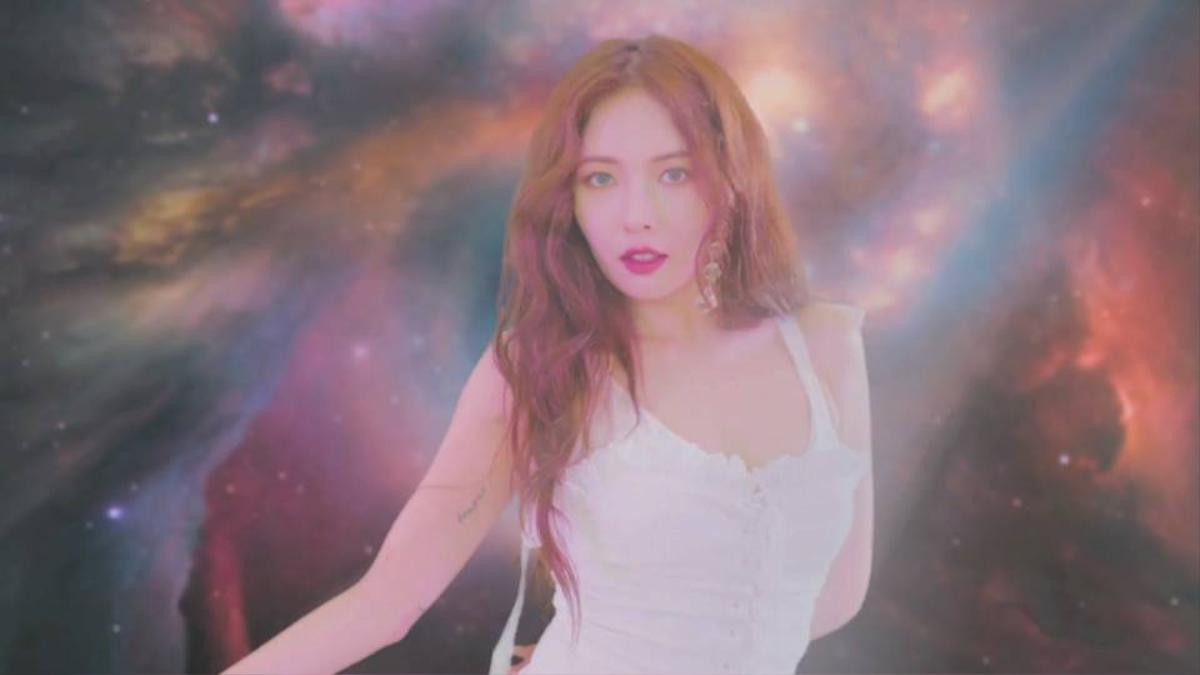 HyunA tung hit 'gây nghiện', tiến hóa ngược trong MV tái xuất Ảnh 2