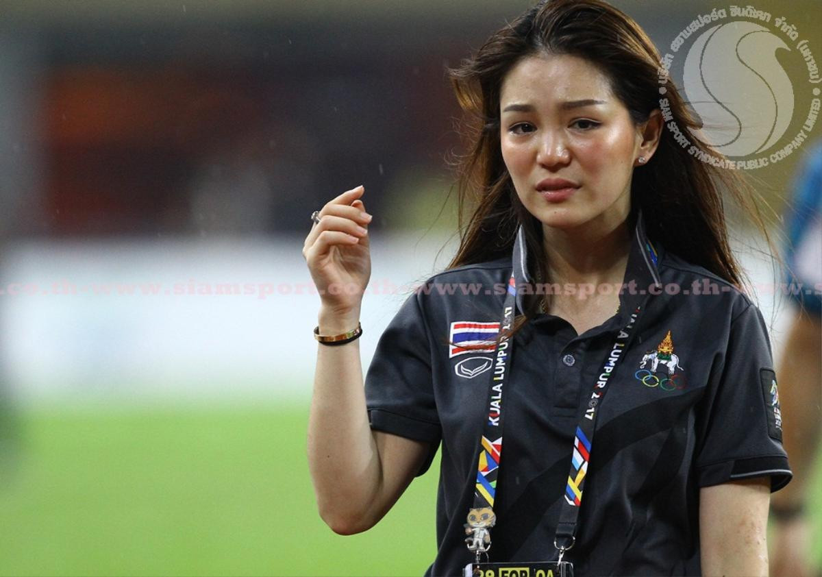 Trưởng đoàn xinh đẹp òa khóc khi Thái Lan vô địch SEA Games Ảnh 5