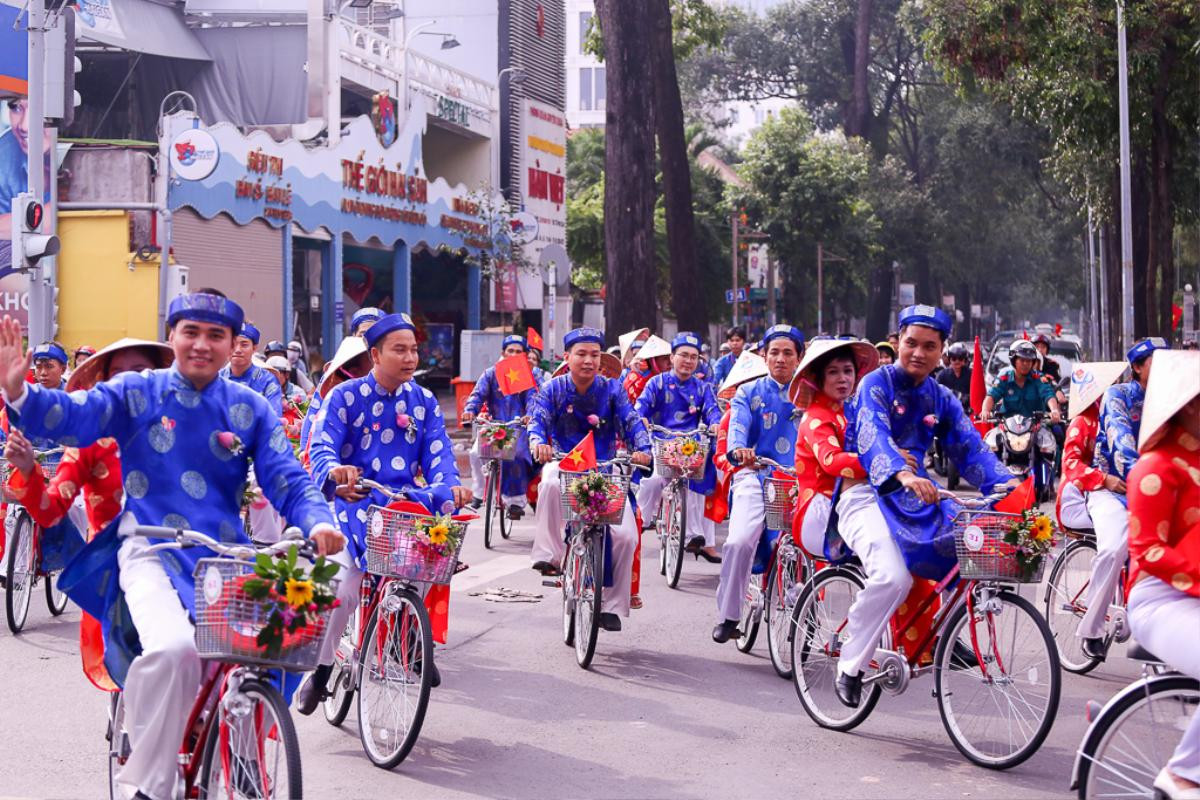 Chú rể bật khóc vì hạnh phúc trong Lễ cưới tập thể của 100 đôi uyên ương ở Sài Gòn Ảnh 18