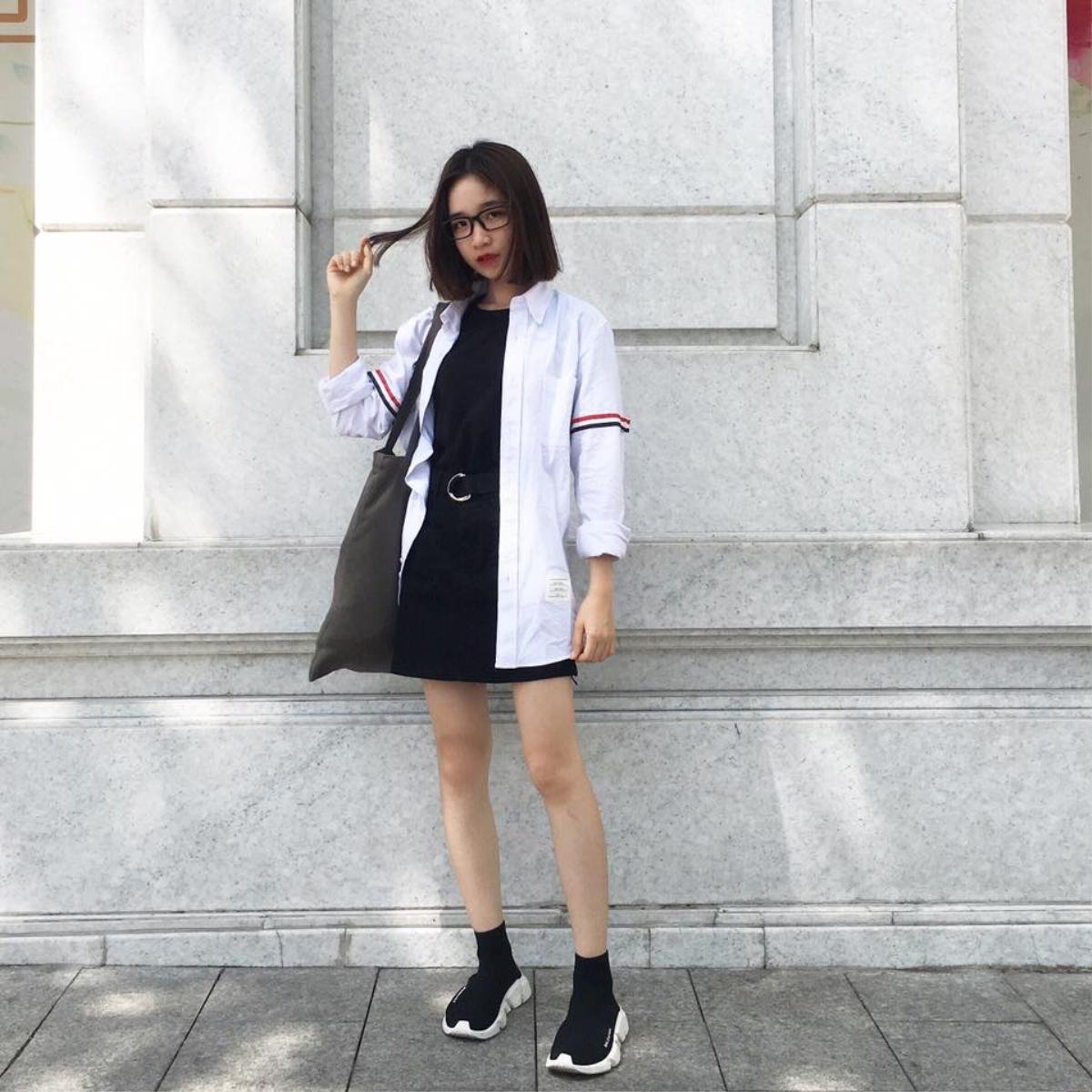 Streetstyle giới trẻ mùa Lễ 2/9:  tông màu đen lên ngôi cùng loạt bí kíp mix match siêu 'chất' Ảnh 9