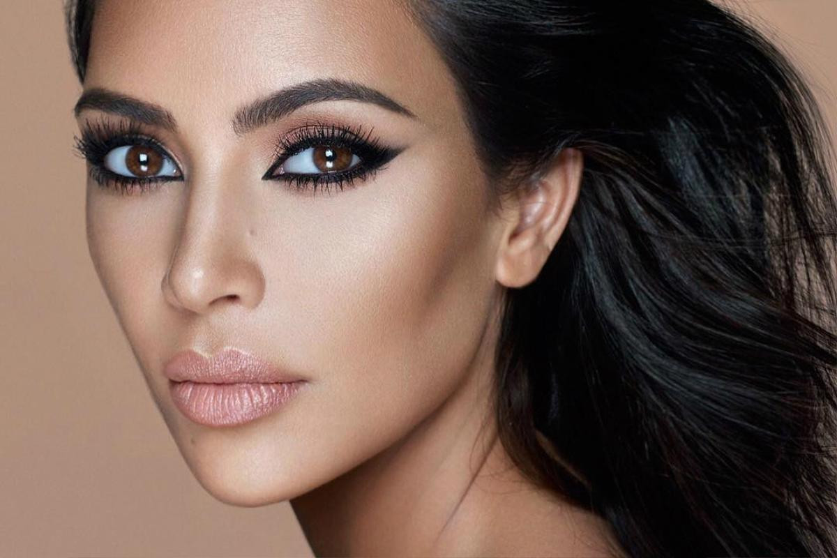 Kim Kardashion bất ngờ 'thả thính' son mới, thẳng tay gạt em út Kylie sang một bên? Ảnh 2