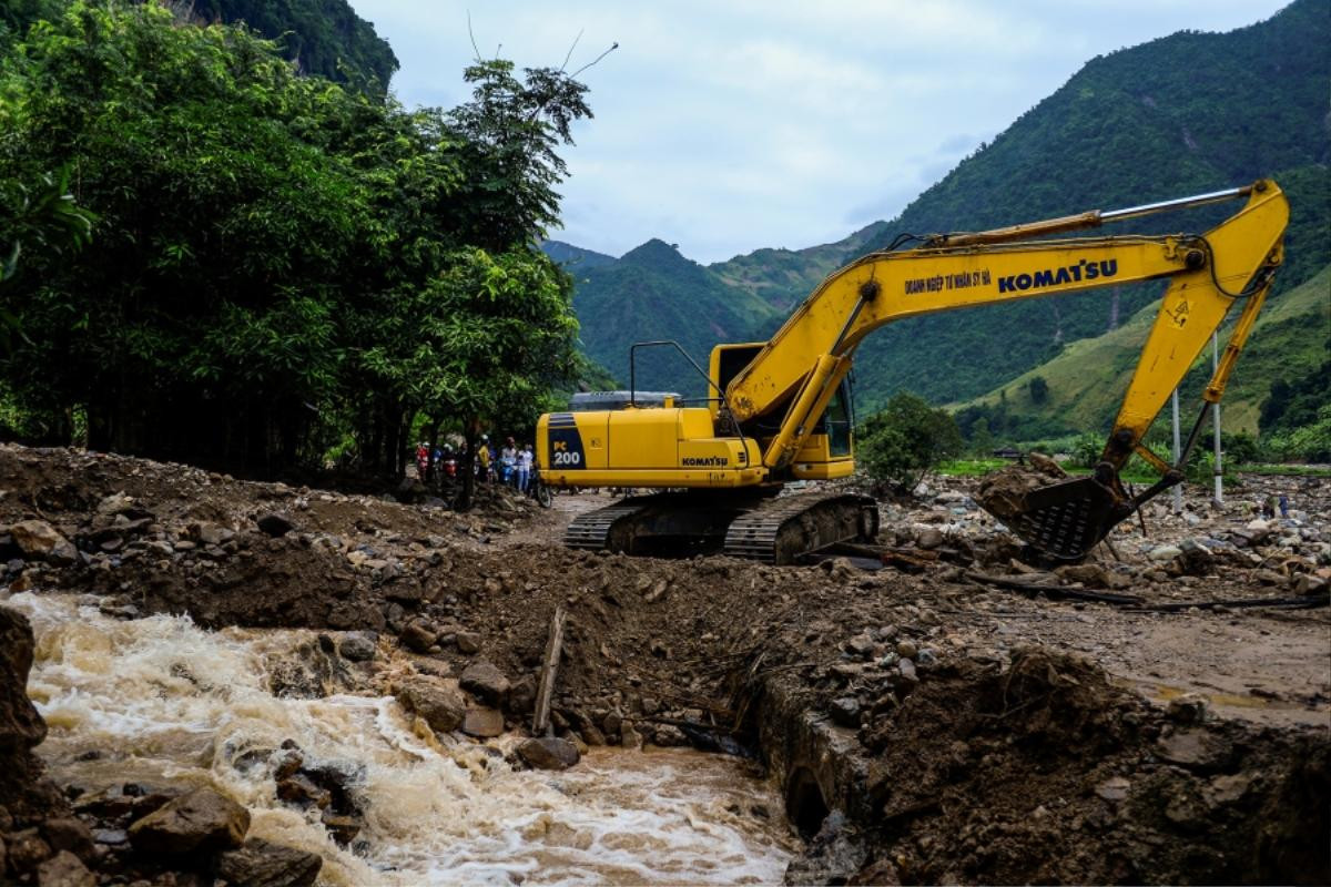 Lễ khai giảng ở vùng rốn lũ đau thương Ảnh 2