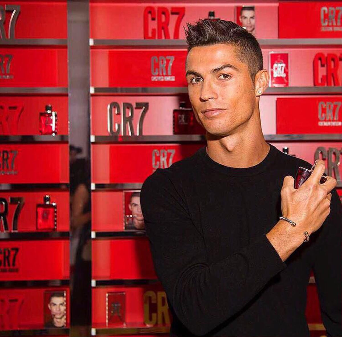 CR7 trổ tài làm DJ trong ngày ra mắt nước hoa CR7 Ảnh 5