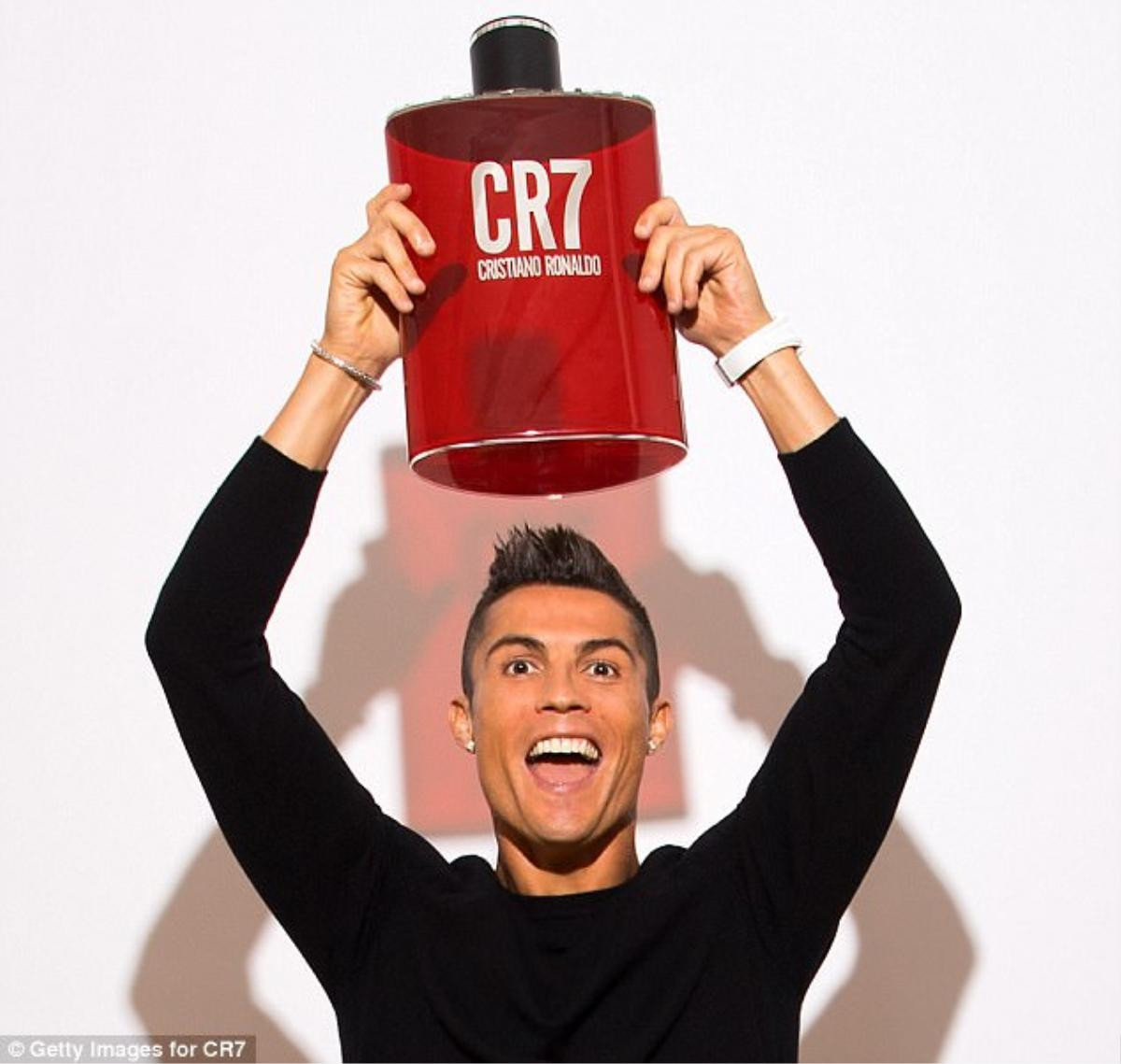 CR7 trổ tài làm DJ trong ngày ra mắt nước hoa CR7 Ảnh 2