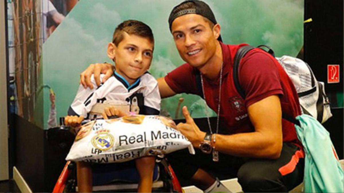 Những lần CR7 khiến fan 'phát khóc' vì hạnh phúc Ảnh 1