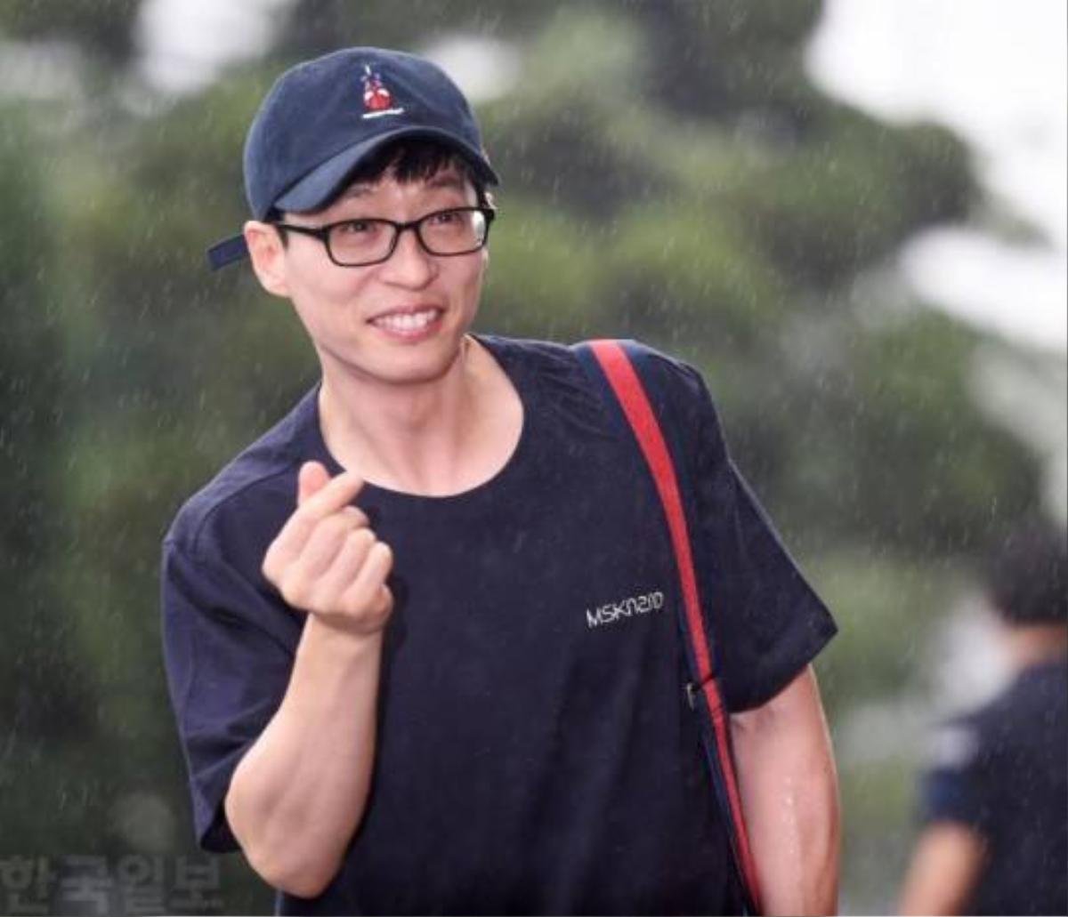 Fan lo lắng cho tương lai của MC quốc dân Yoo Jae Suk khi hàng loạt show truyền hình bị hoãn chiếu Ảnh 3