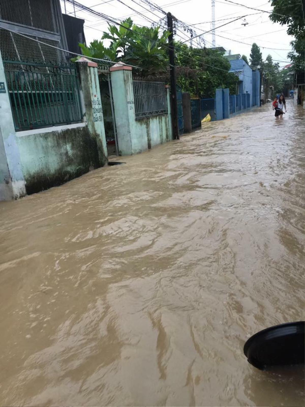 Đồng Nai: Mưa khủng khiếp khiến hàng trăm nhà dân ngập nặng, trường học đóng cửa Ảnh 4