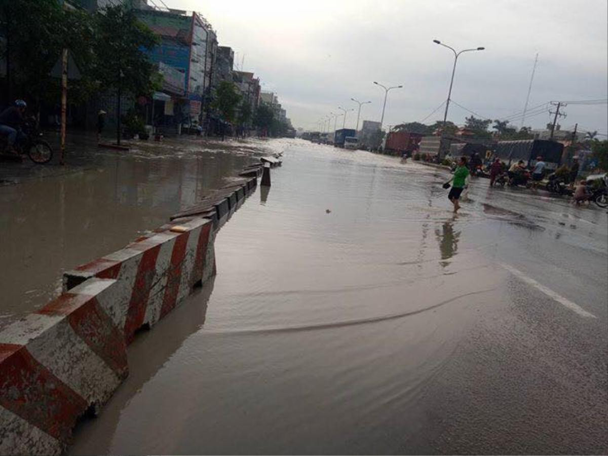 Đồng Nai: Mưa khủng khiếp khiến hàng trăm nhà dân ngập nặng, trường học đóng cửa Ảnh 10